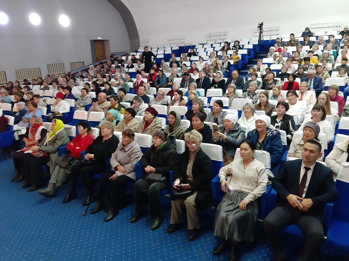 1 октября 2025 года в районном Доме культуры прошло торжественное мероприятие, посвящённое Дню пожилых людей.