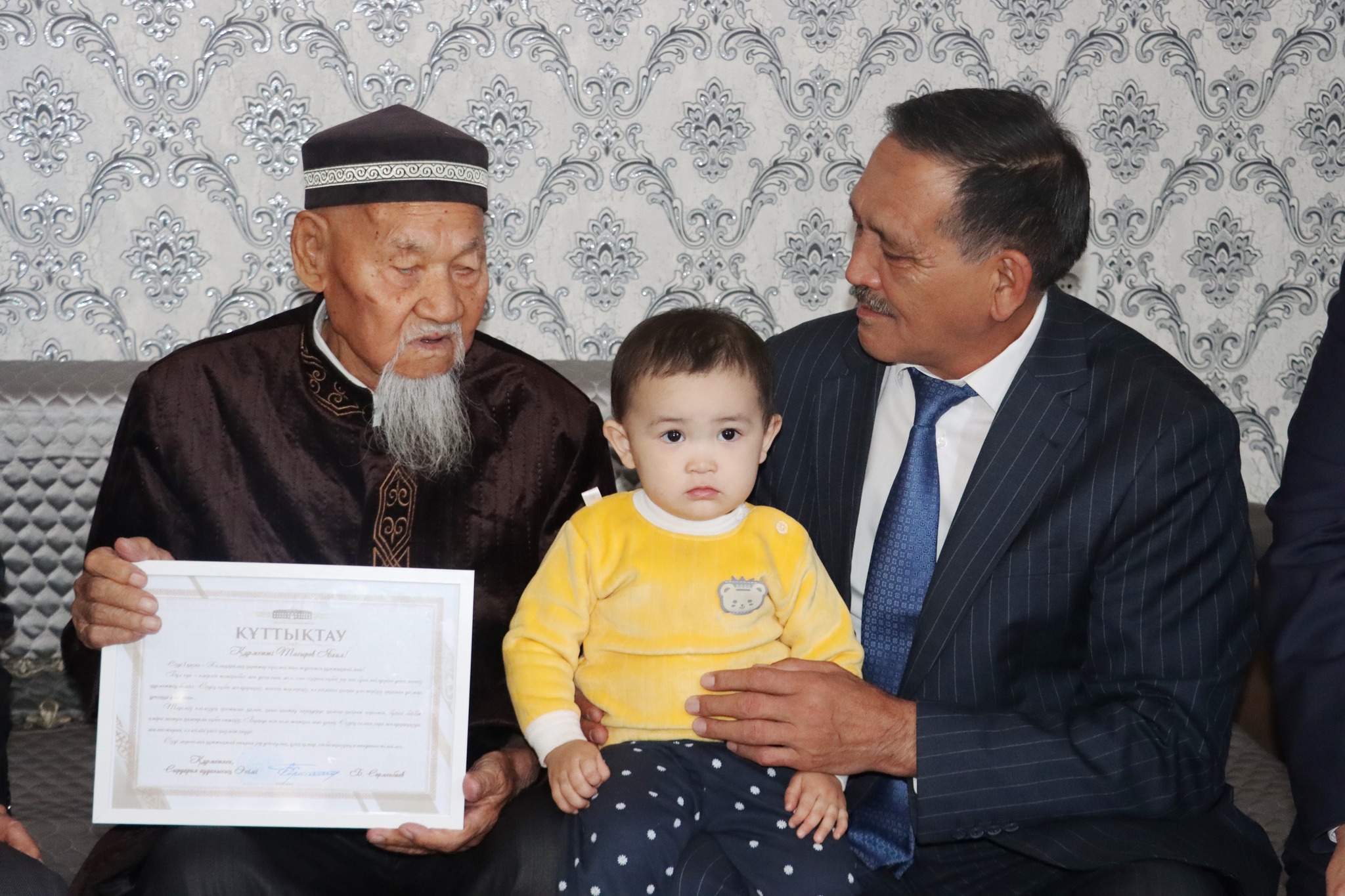 Қадірлі қарияларды мерекемен құттықтады