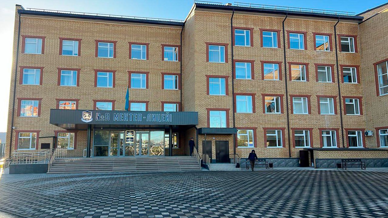 Более 86 тысяч ученических мест введено на средства, изъятые у коррупционеров