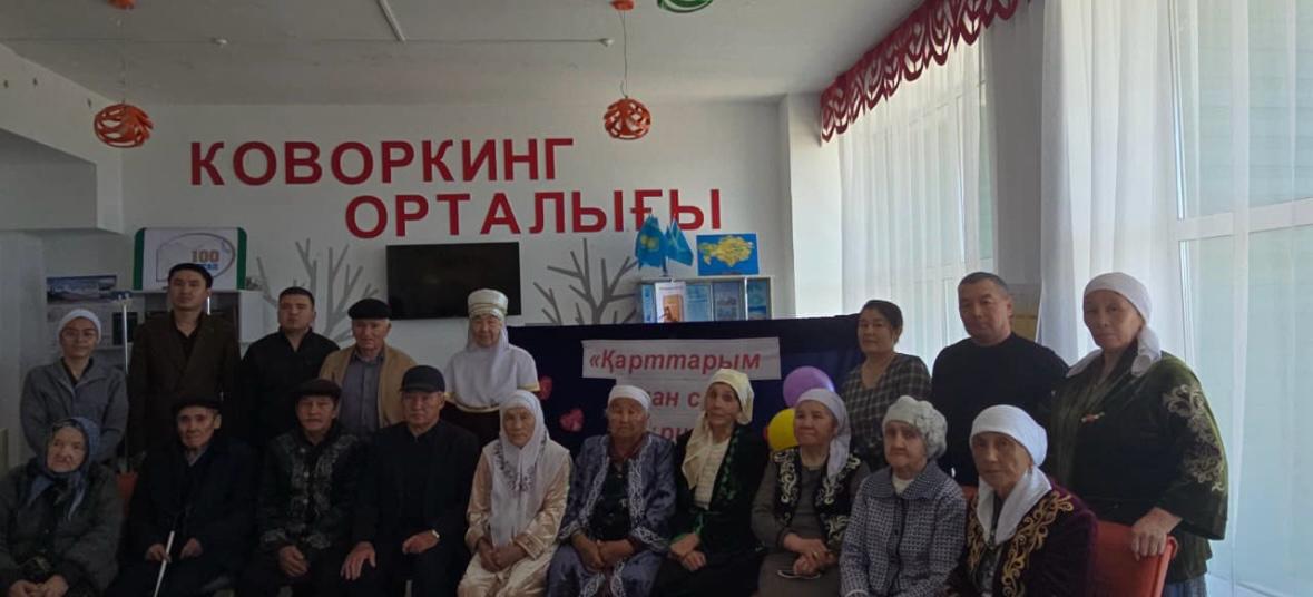 Үшқұдық ауылдық округі әкімі Б. Акдаулетов қарттар күнімен құттықтап, сыйлықтар табыстады