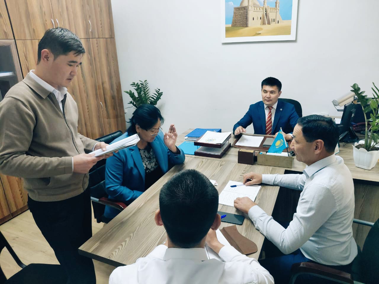 МӘСЛИХАТ ҚЫЗМЕТКЕРЛЕРІ ЗАҢ ТАЛАПТАРЫН ТАЛҚЫЛАДЫ