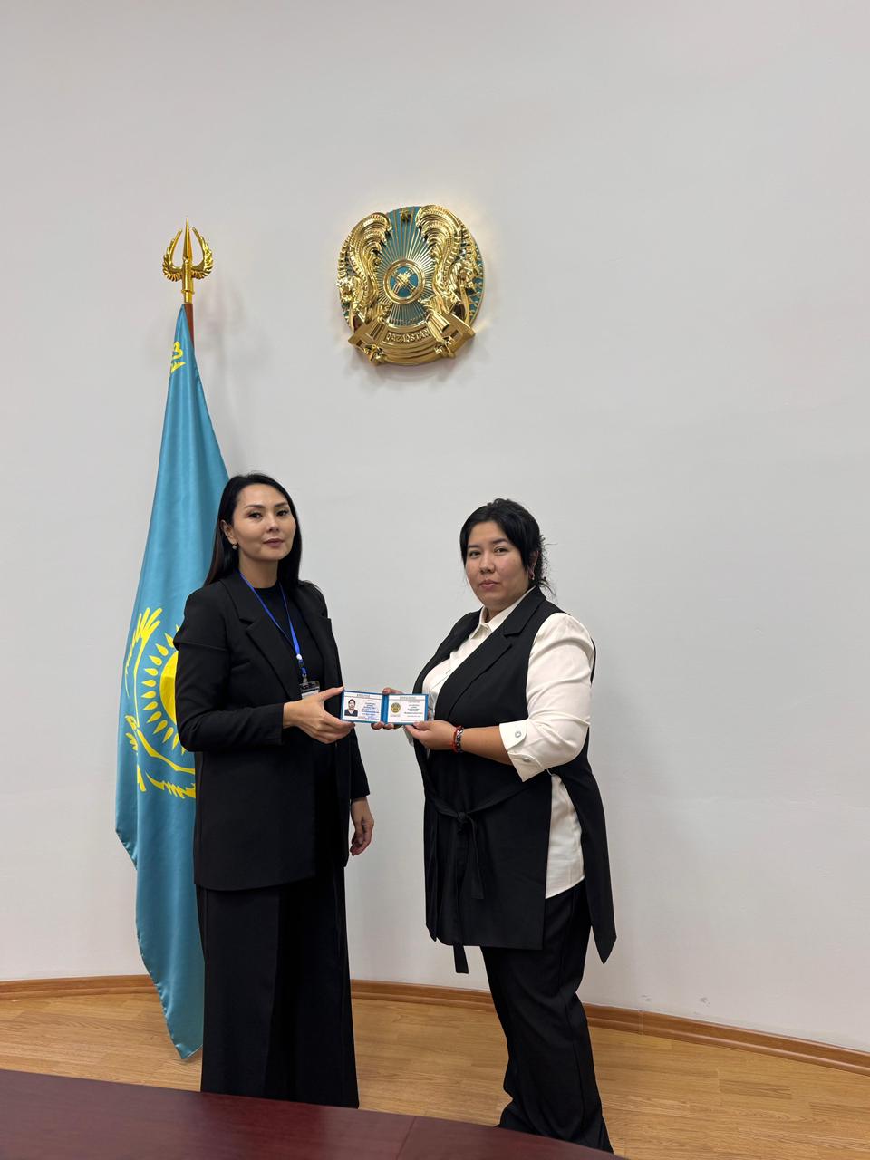 ТИК Щербактинского района вручила удостоверение избранному акиму