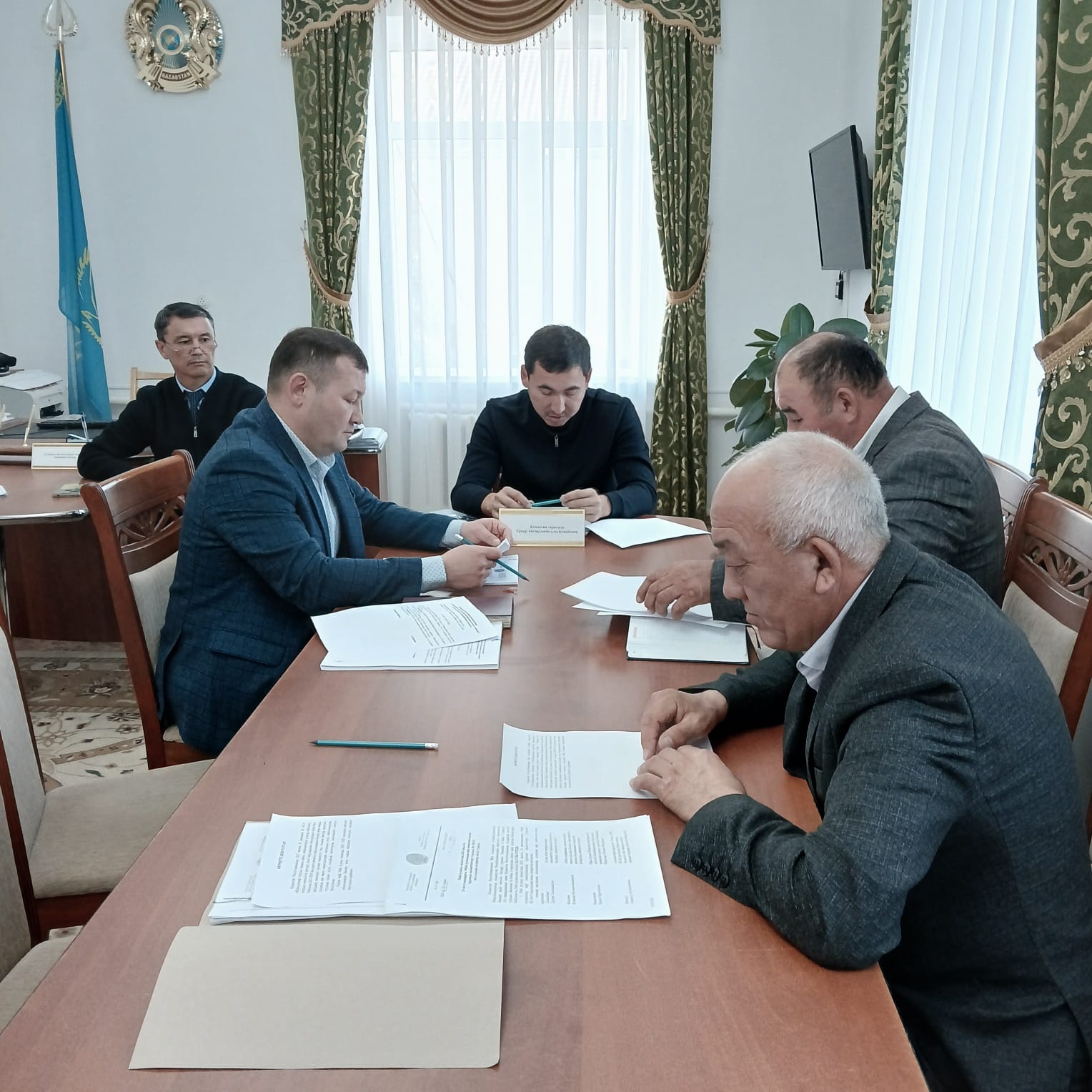 В Майском районном маслихате прошло заседание депутатской постоянной комиссии по вопросам «Развитие сельскохозяйственной отрасли и регулированию земельных отношений»