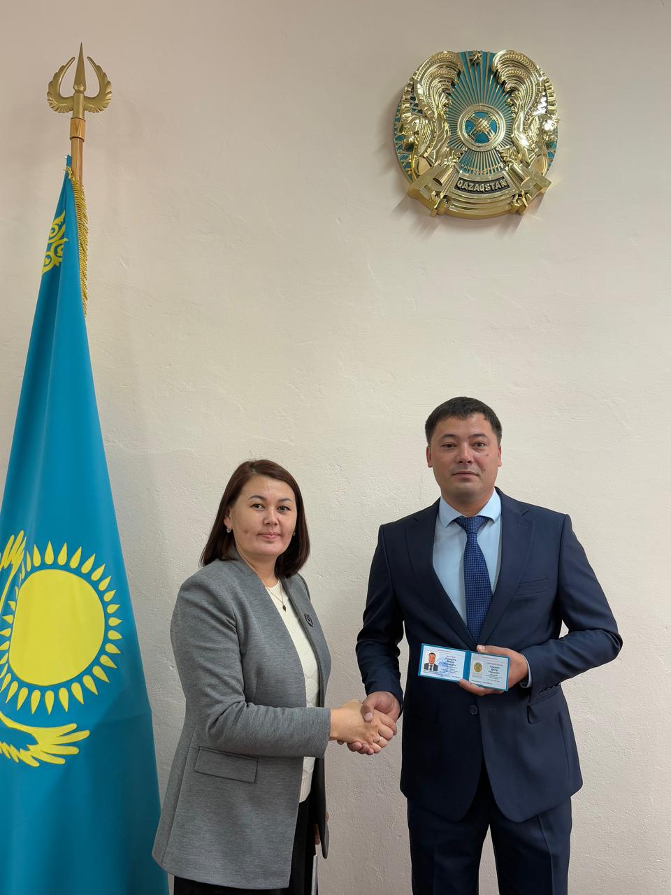 Вручение удостоверения избранному акиму