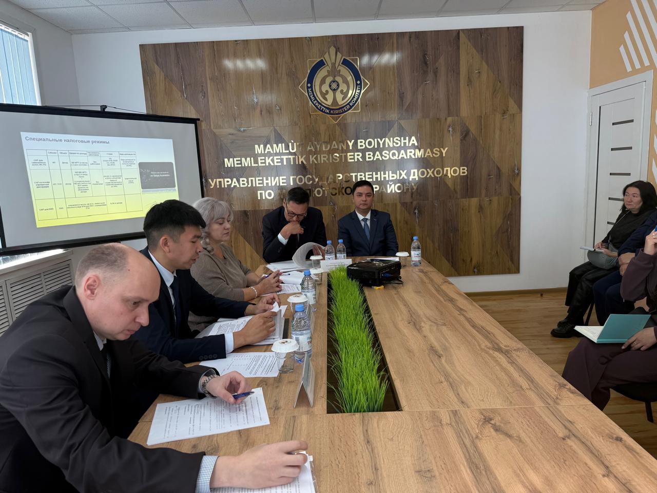 Мамлүт ауданы бойынша МКБ алаңында бизнес өкілдеріне жаңа Салық кодексін түсіндіру бойынша семинар өткізілді.