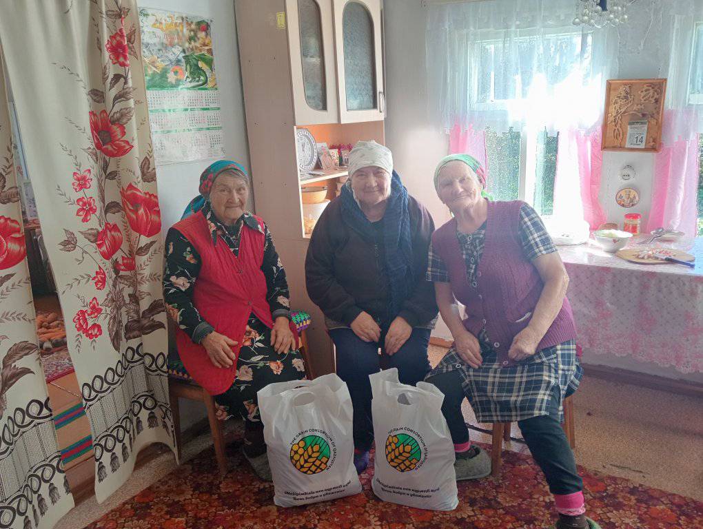 В рамках месяца Дня пожилых людей руководство ТОО "Лобаново" и "Зерновой консорциум Казахстана" поздравили своих пайщиков пенсионеров и ветеранов труда.