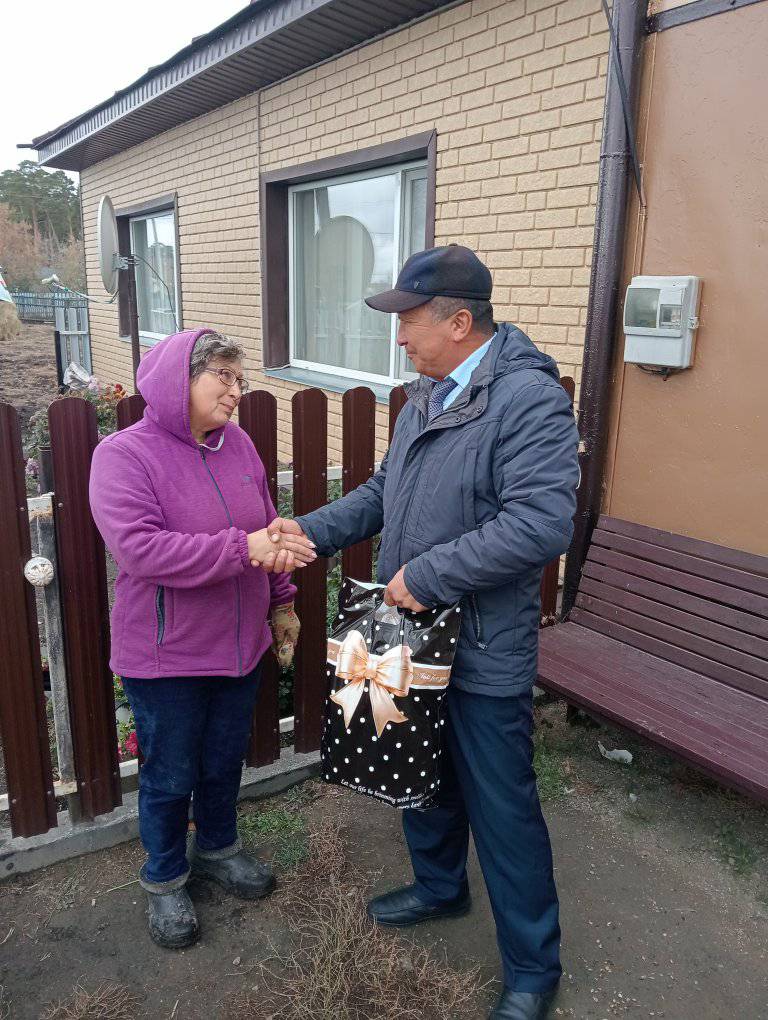 Қарттар айы аясында