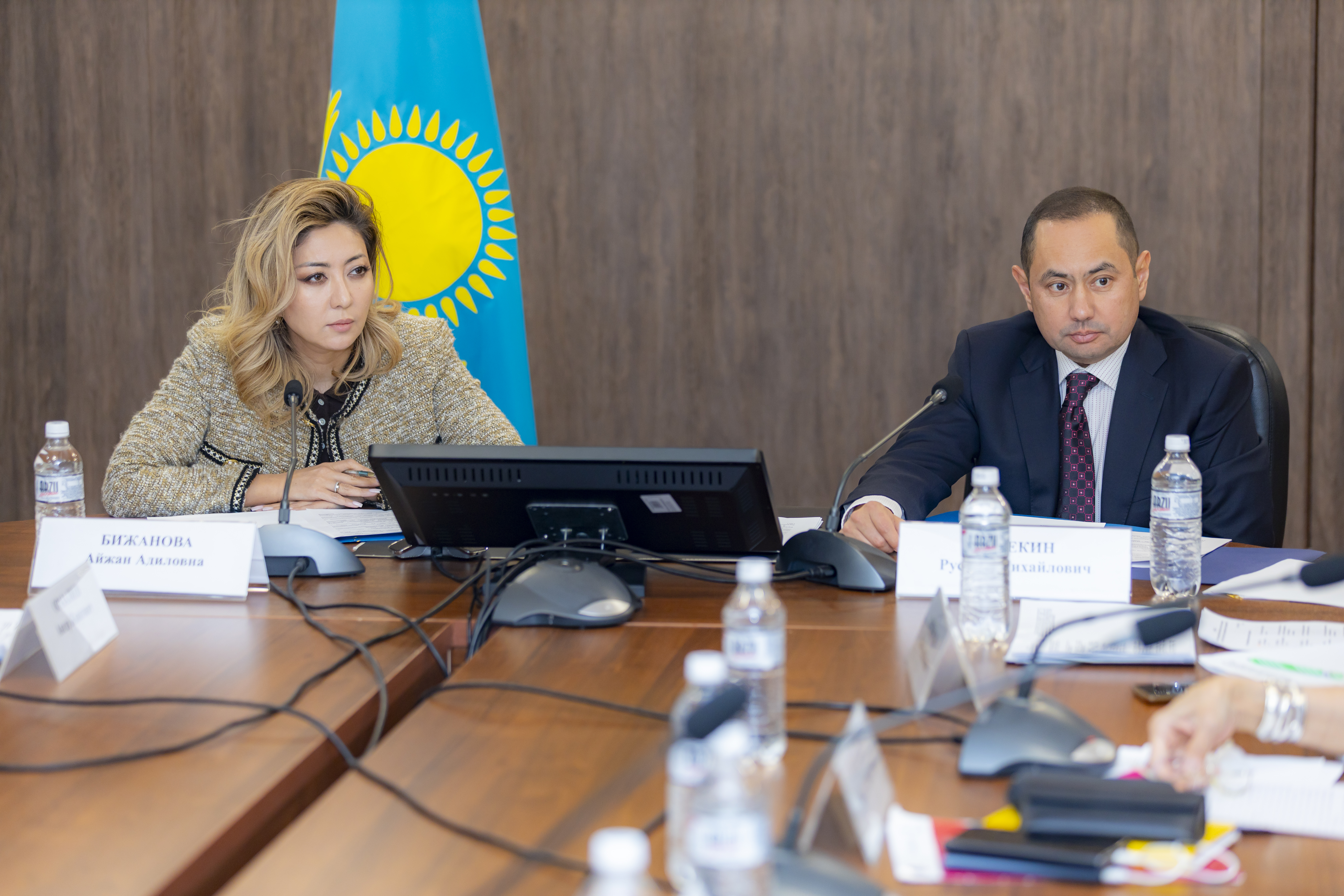 Биржевая торговля и маркировка лекарств в центре обсуждения