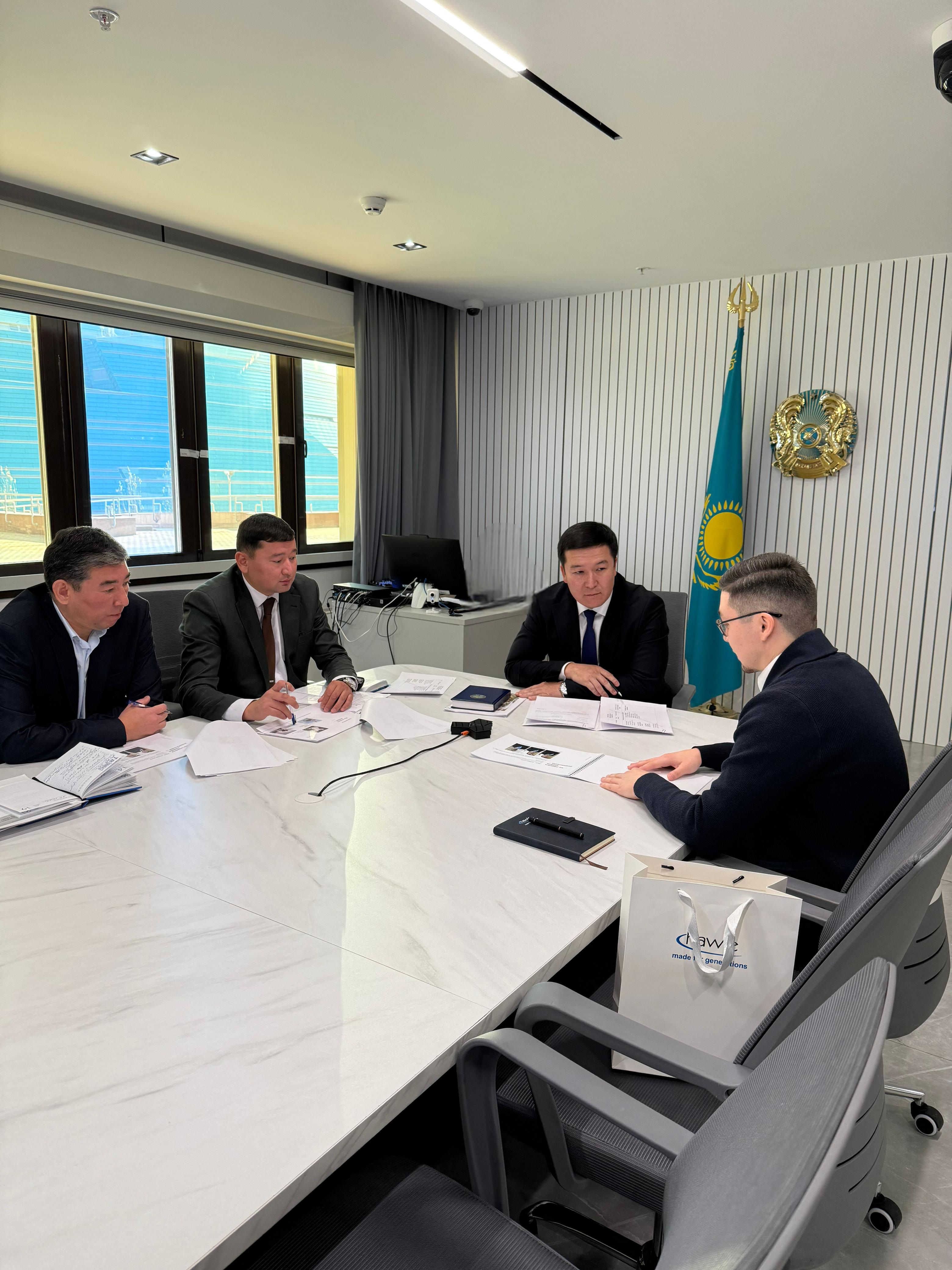 Председатель Комитета водного хозяйства Арсен Жаканбаев провел прием граждан с участием представителя ТОО "Nomad Plast" — партнера компании Hawle Austria Group, мирового лидера в производстве арматуры для водоснабжения.