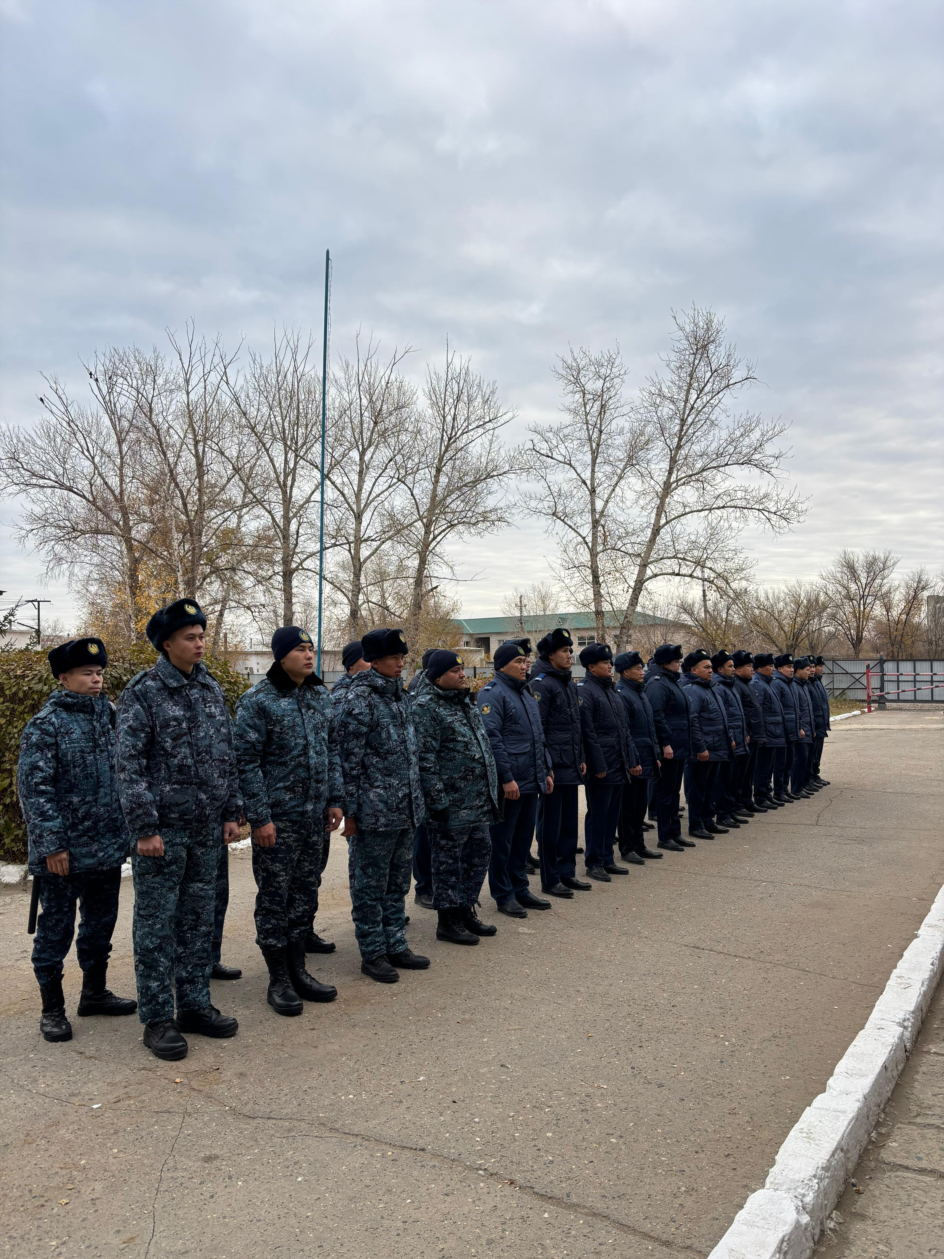 В учреждении №9 Департамента уголовно-исполнительной системы по Актюбинской области проведена проверка строевого состояния, связанная с переходом на зимнюю форму одежды.