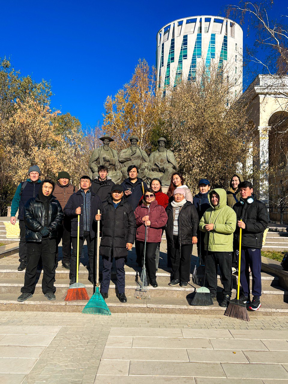 «Таза Қазақстан»: елордадағы мұражай қызметкерлері экологиялық акция өткізді