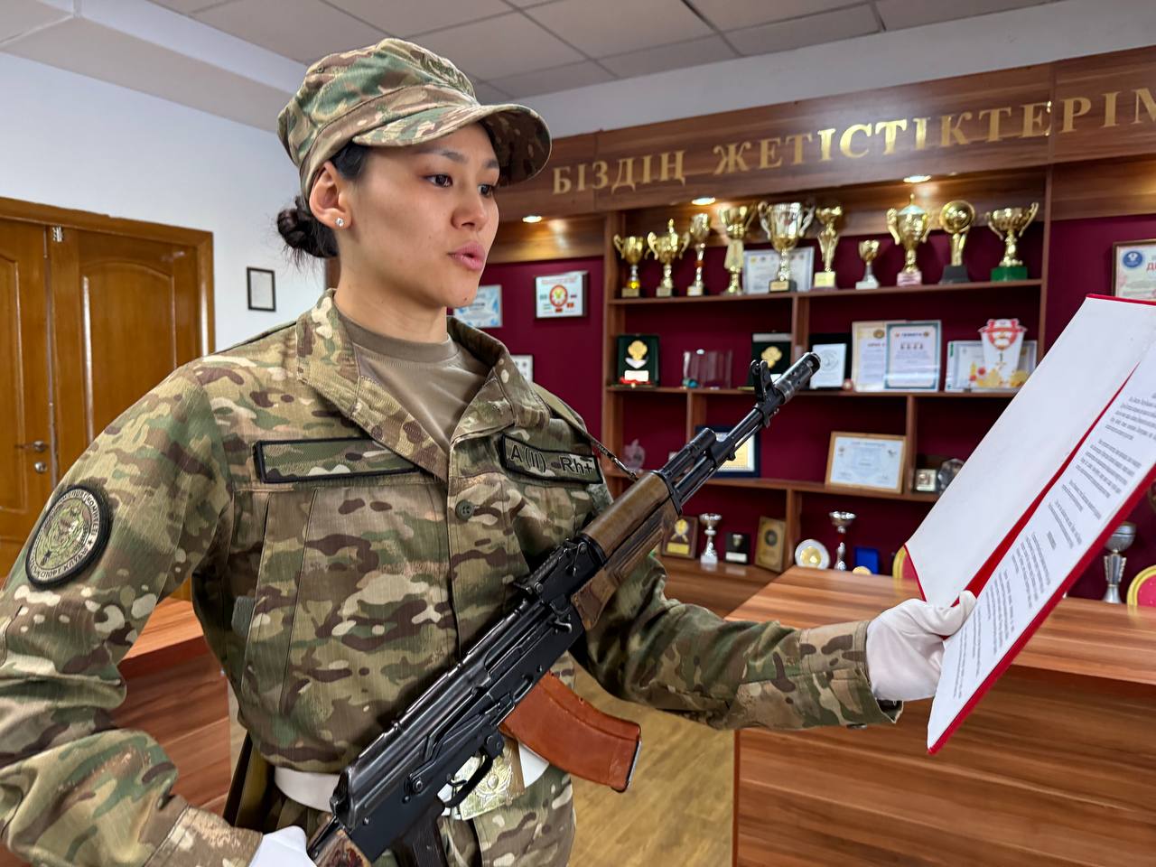 Army athlete and world boxing champion Alua Balkibekova took the military oath.