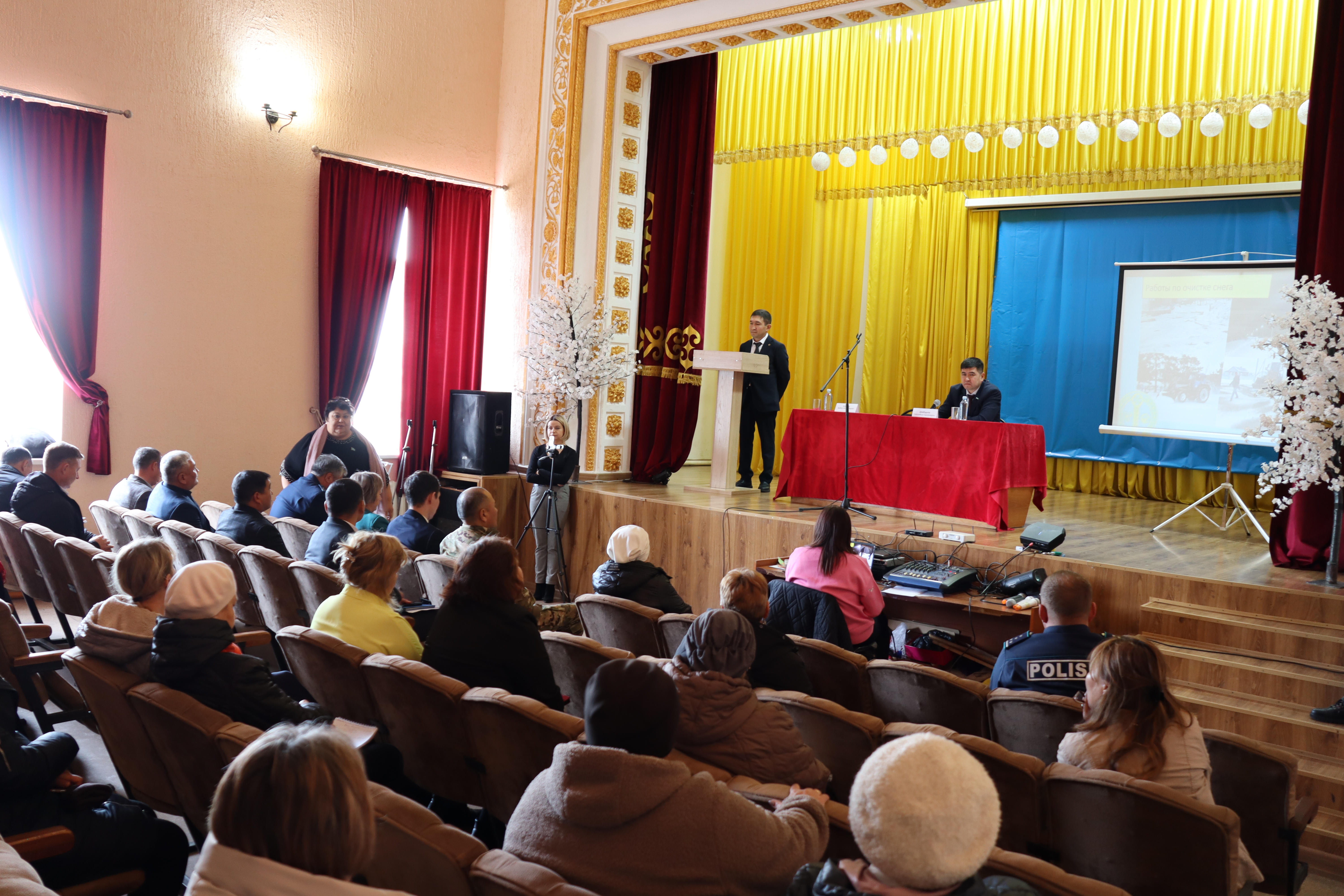 Андреевка және Петровка ауылдық округтері әкімдерінің есептік кездесулеріне қатысу