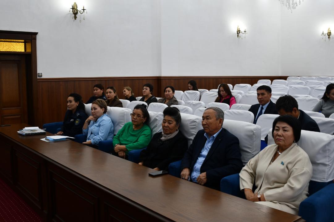 Алакөл ауданында әйелдер істері және отбасы-демографиялық саясат жөніндегі комиссияның отырысы өтті
