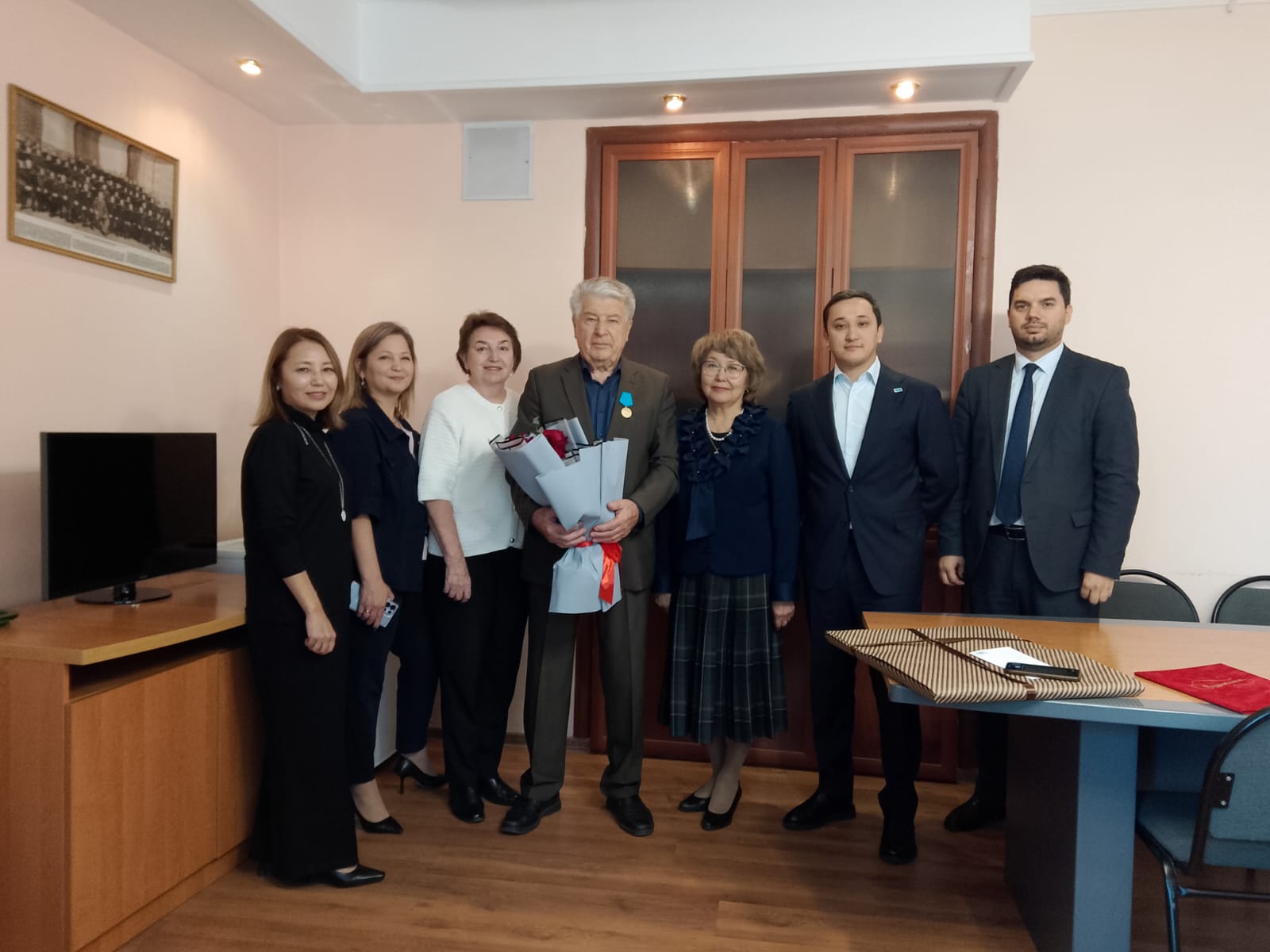 Уважаемый Анатолий Григорьевич! Примите искренние поздравления и самые добрые пожелания!