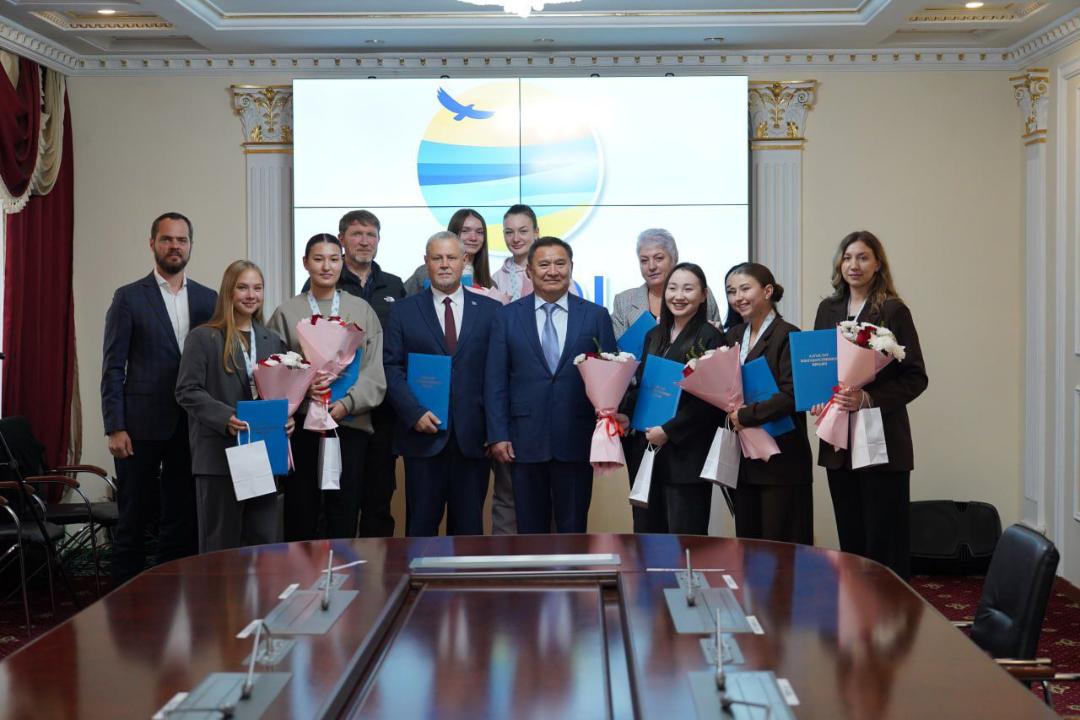 Ақмола облысының әкімі «Оқжетпес» баскетбол командасымен кездесті