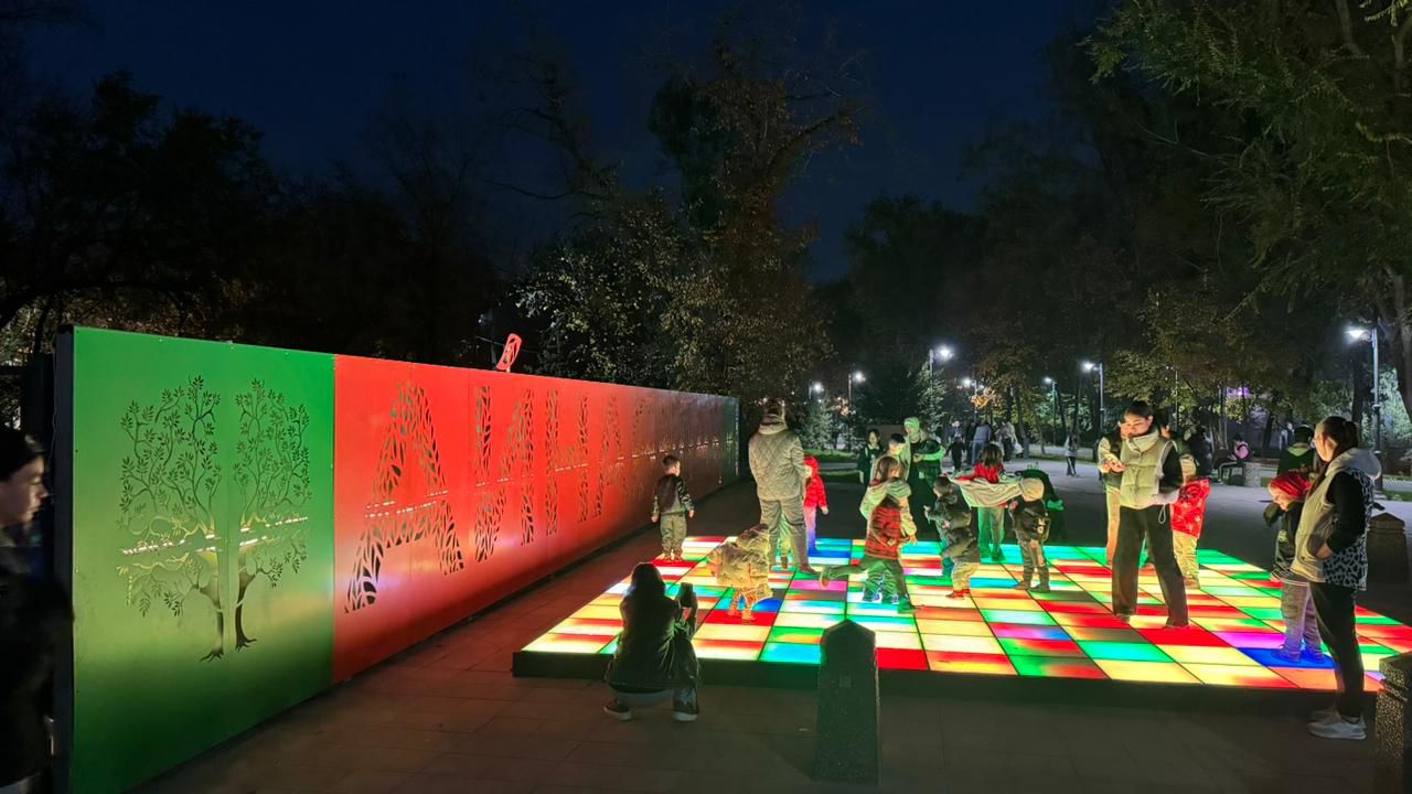 Алматыда Республика күніне орай Жетісу ауданындағы екі жүргіншілер аймағы көркейтілді