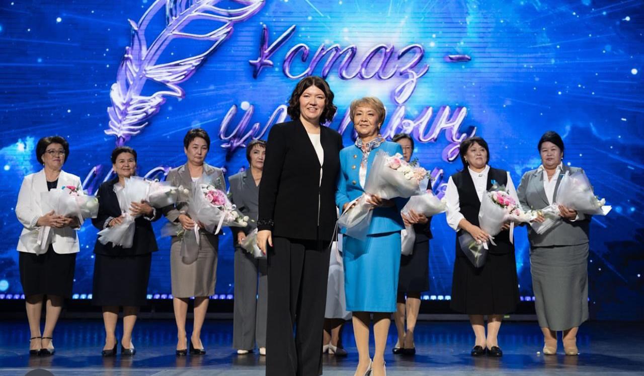 Ақтөбелік ұстаз Айгүл Сагиданова «Ерен еңбегі үшін» медалімен марапатталды!