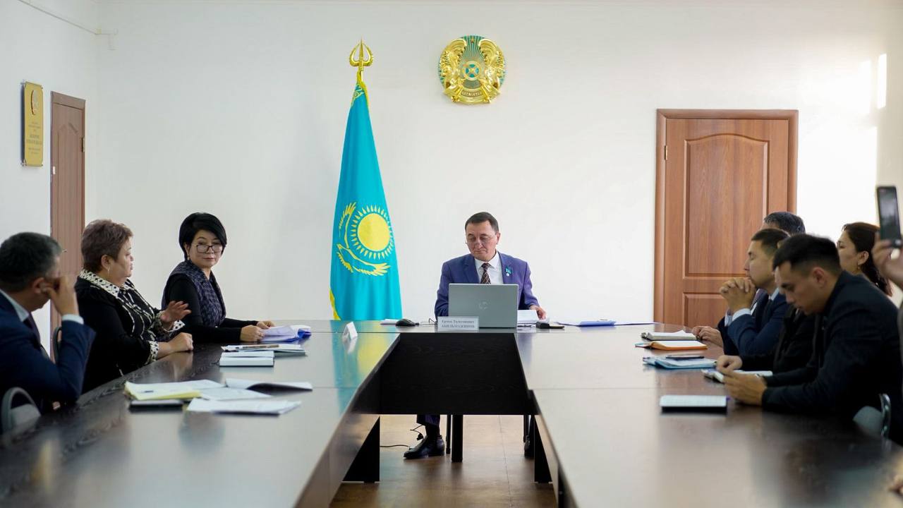 Жаңасемей аудандық мәслихатының тұрақты комиссиясының отырысы туралы