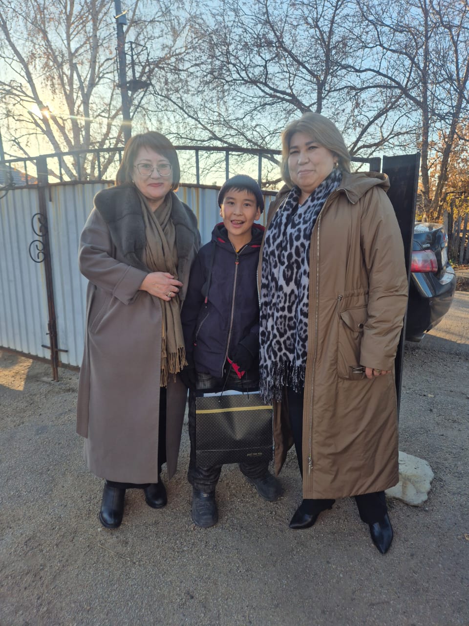 Депутаты посетили детей с особыми потребностями, выразив им своё внимание и поддержку.