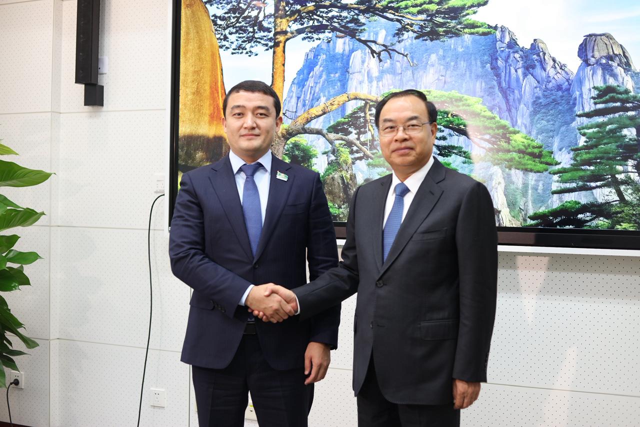 #MaslikhatAlmaty делегациясы Хэфэй қаласына барды