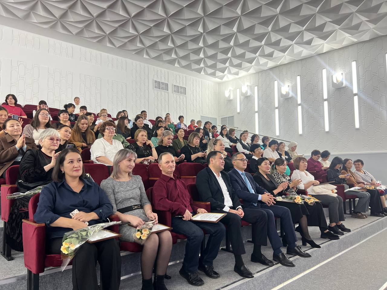 В городе состоялось торжественное мероприятие, посвящённое Дню работника социальной защиты.