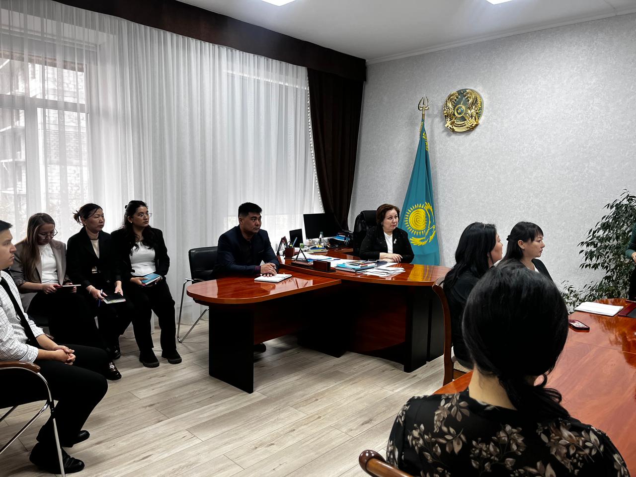 Шығыс Қазақстан облысы әкімі аппаратының әдеп жөніндегі уәкілі Беккужина Мира Есенғазықызы Дін істері басқармасының қызметкерлерімен «Мемлекеттік қызметкерлердің қызметтік этикасы» тақырыбында тренинг өткізіліп, қызмет барысында сақталуы тиіс этикалық талаптар туралы кеңінен түсіндіріп өтті