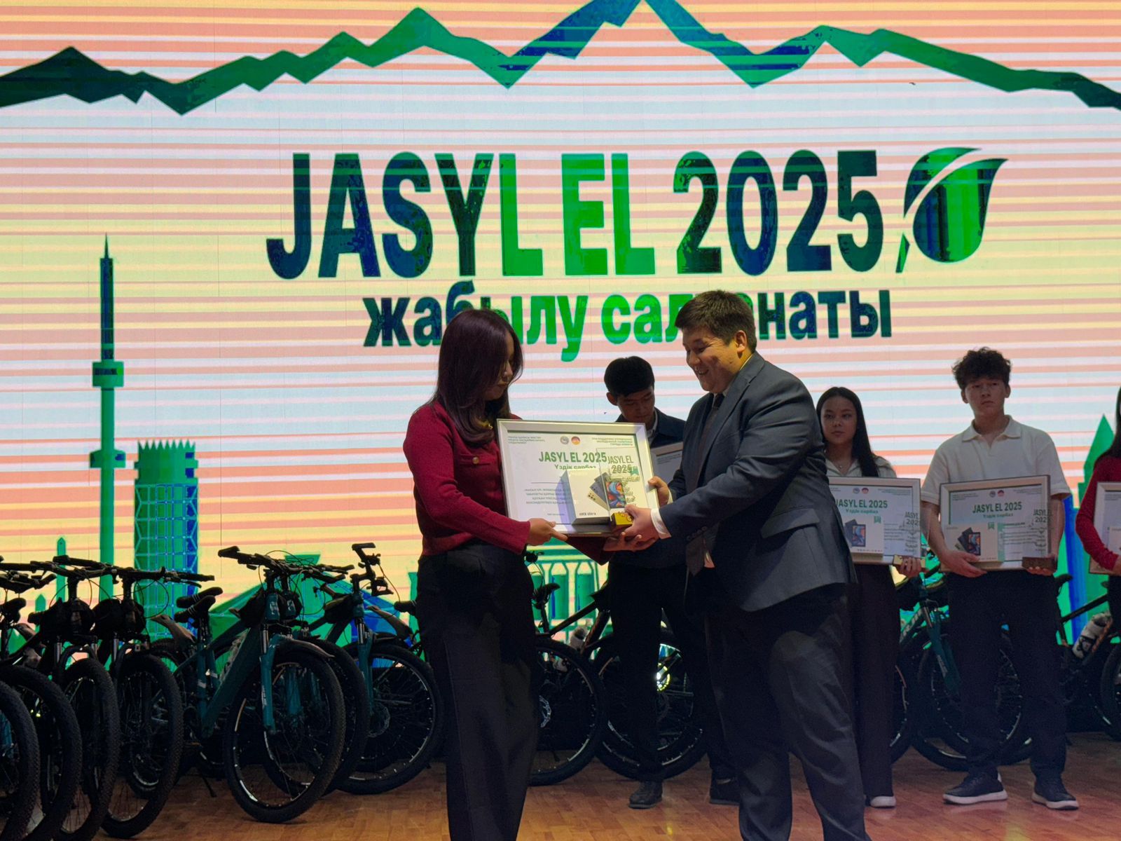 Алматыдағы «Жасыл ел» жастар еңбек жасағы Қазақстан бойынша үздік деп танылды