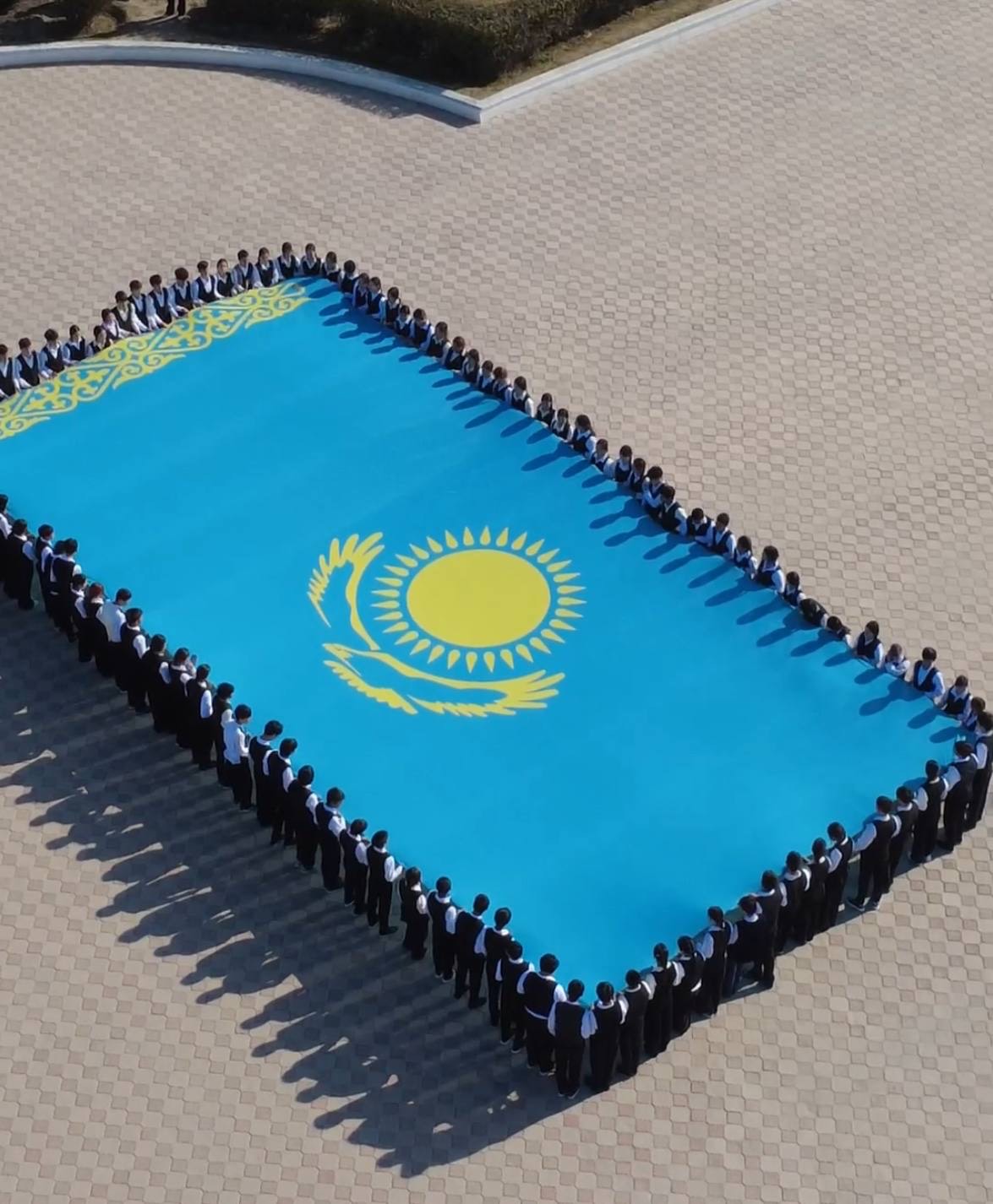 Ақтауда 100 оқушы Мемлекеттік Әнұран орындады