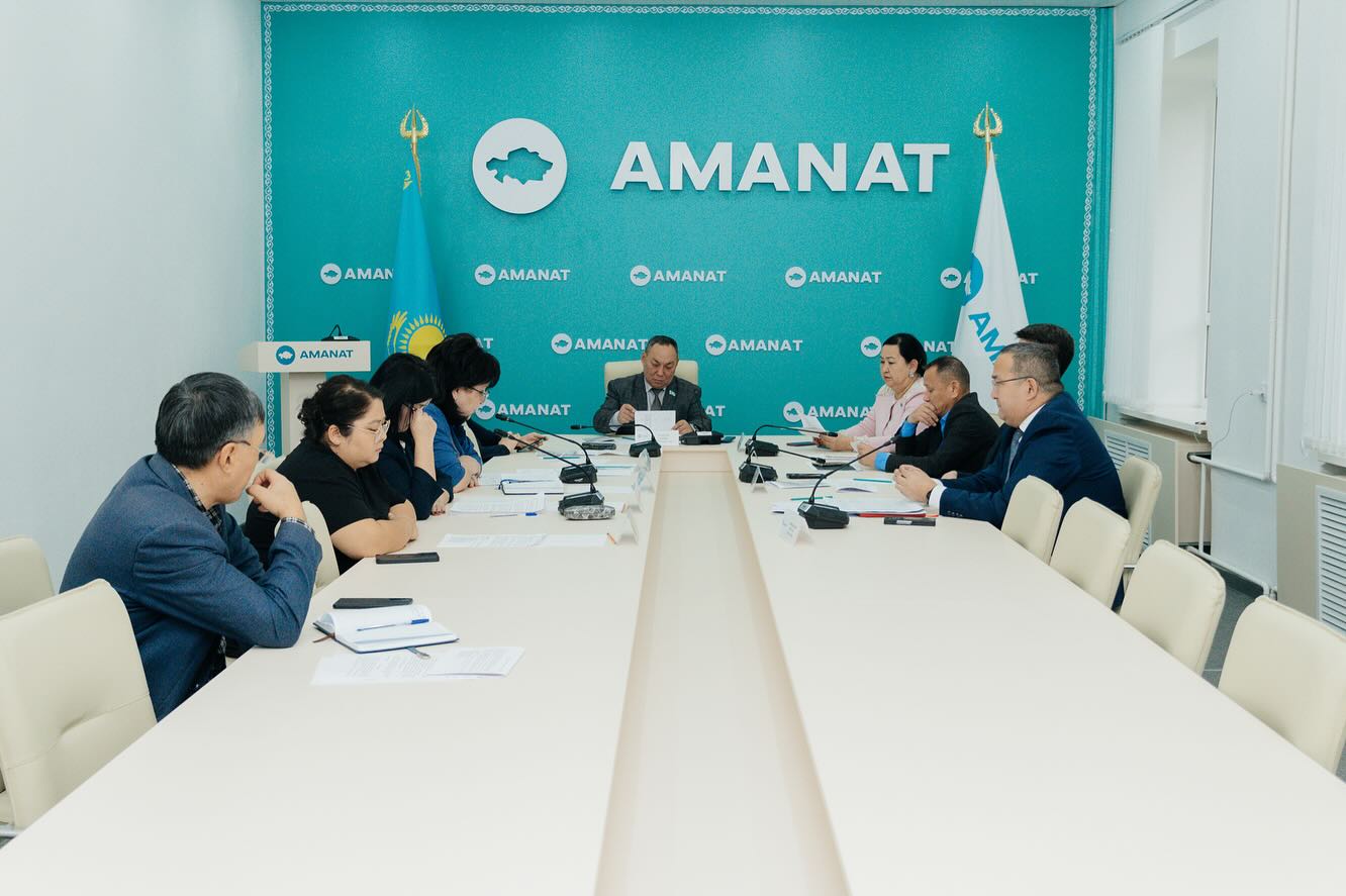 «AMANAT» партиясы Батыс Қазақстан облыстық филиалы жанындағы білім, денсаулық сақтау мәселелері жөніндегі кеңес отырысы өтті