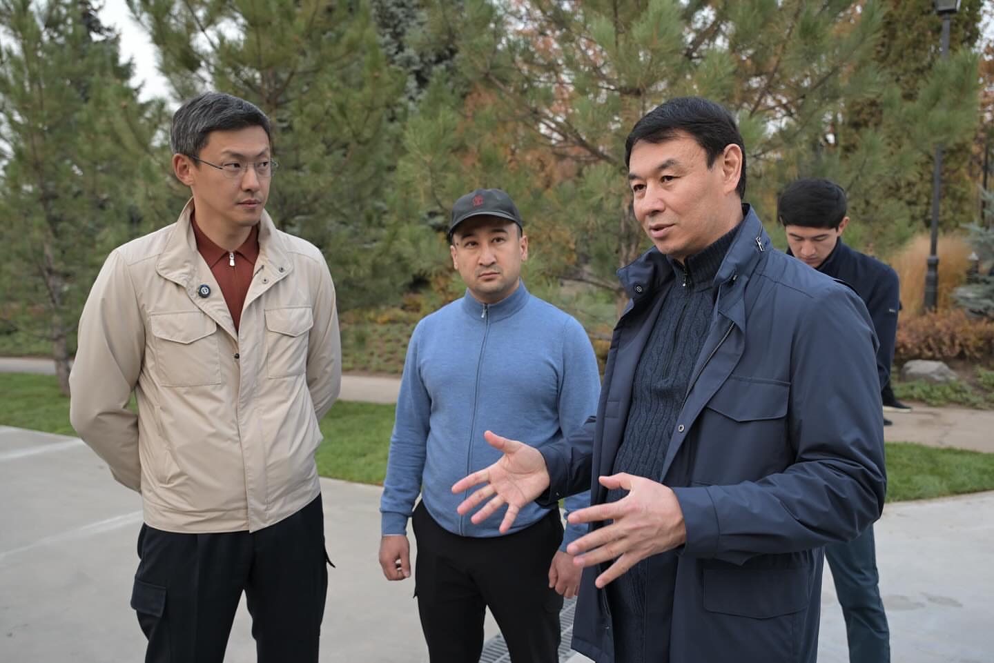 Аким Алматы посетил объекты общественных пространств.