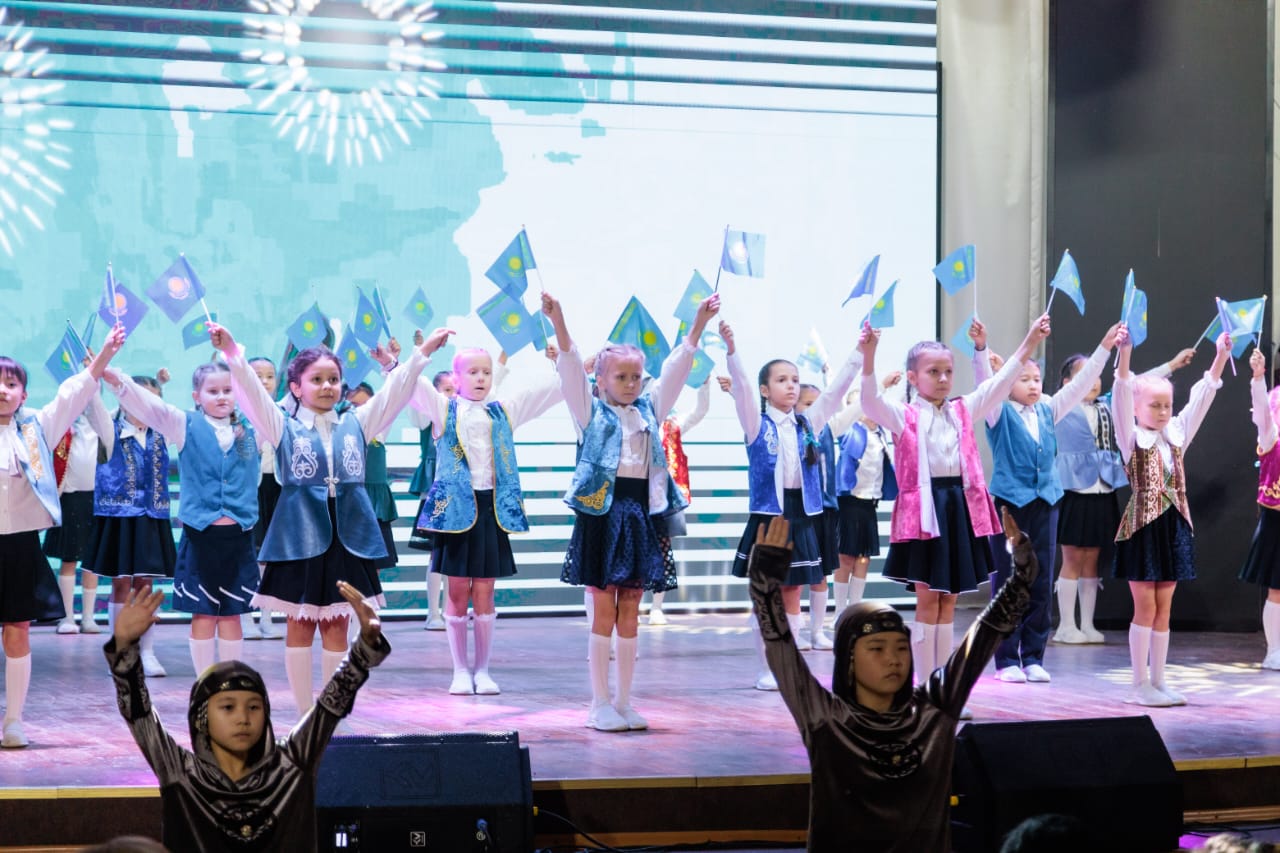 Қазанның 23-і күні аудандық Мәдениет үйінде Республика күніне арналған мерекелік шара өтті.