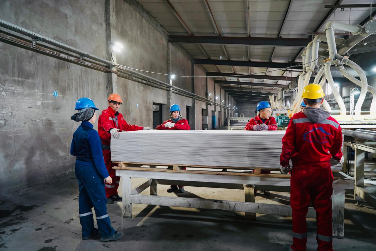 Өндіріс әлеміне қадам: Абай облысының жастарына кәсіптік бағыт берілді