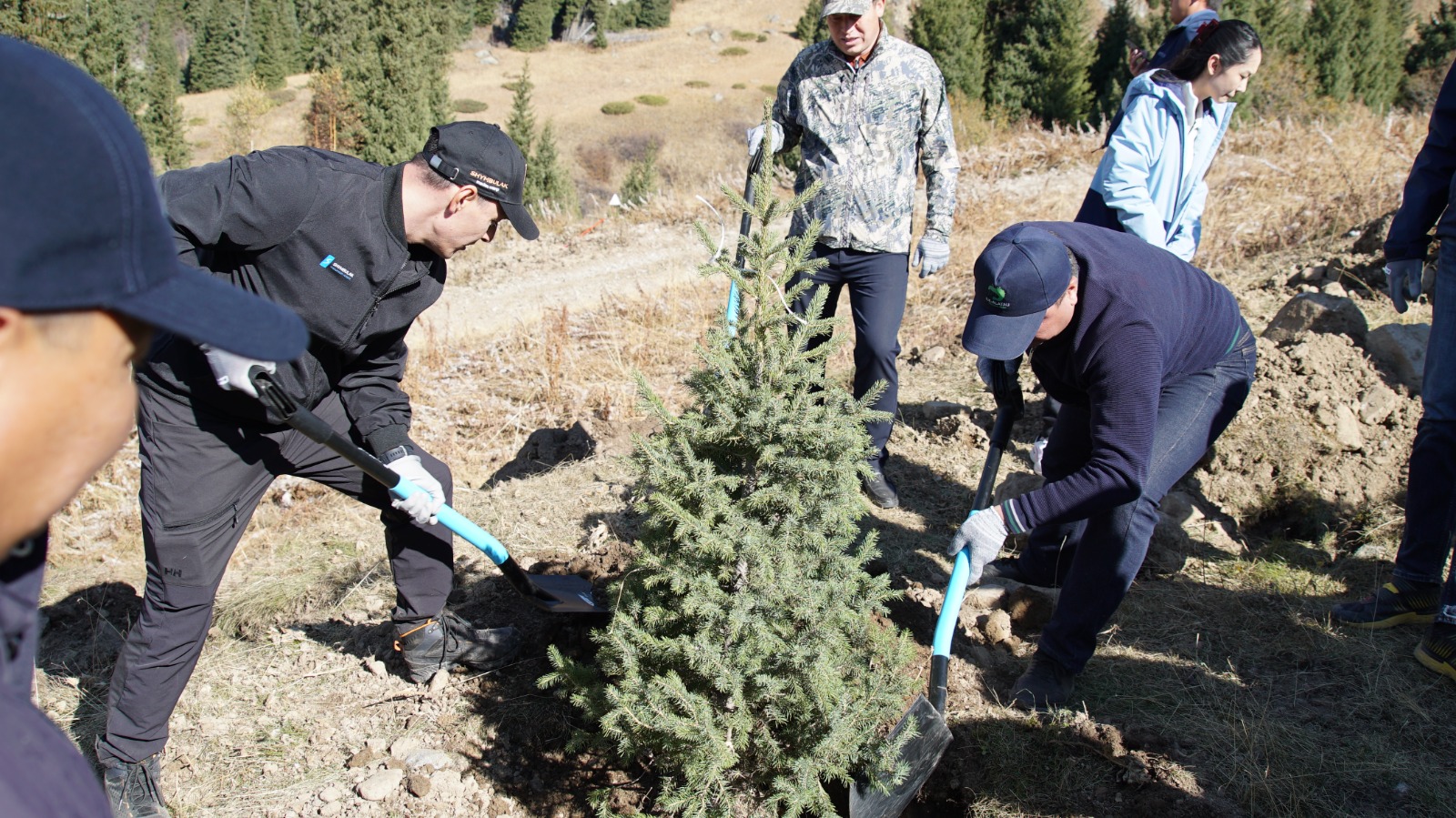 Горный курорт «Шымбулак» принял участие в республиканской экологической акции «Таза Қазақстан»