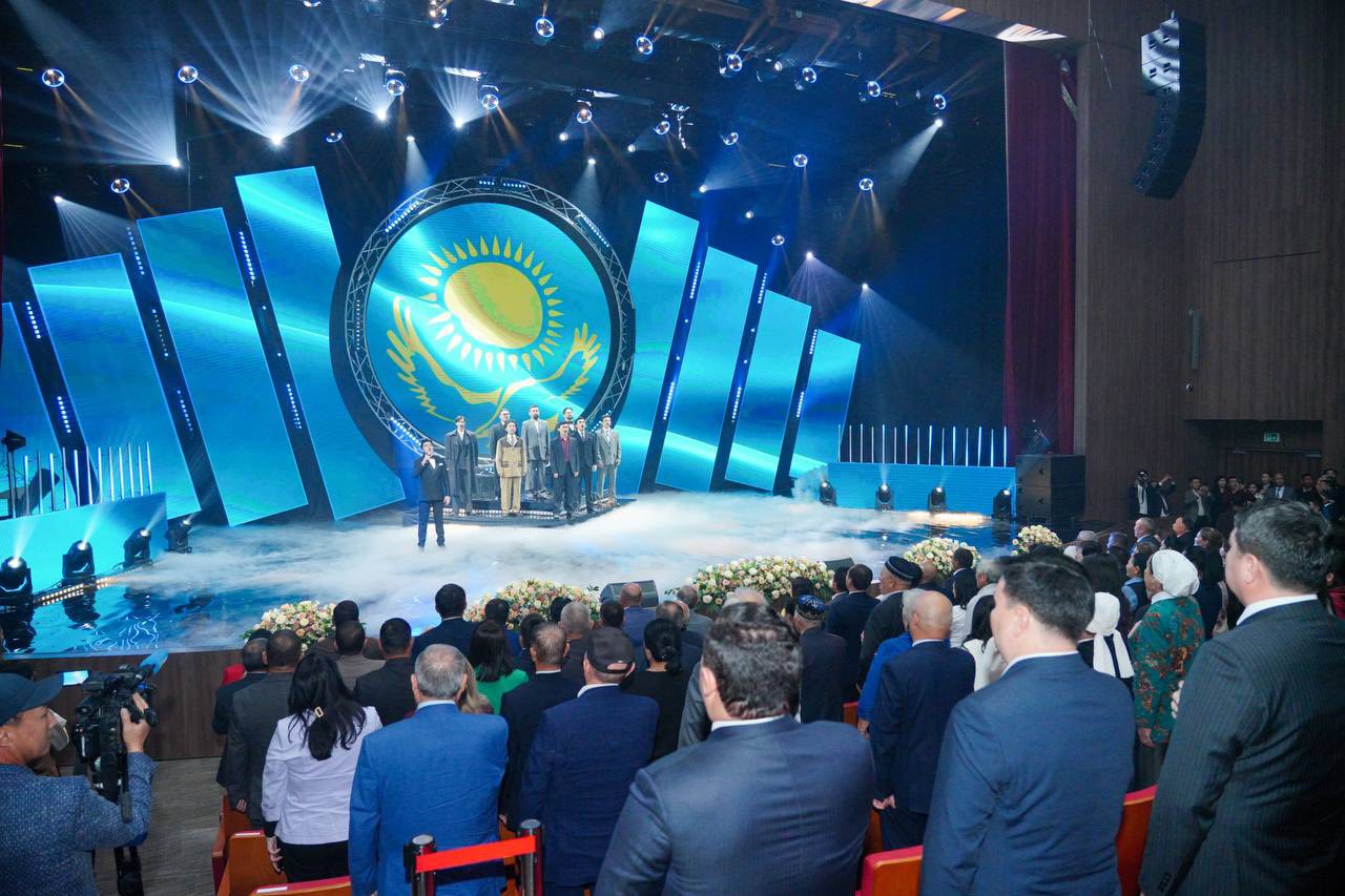 ТҮРКІСТАНДА РЕСПУБЛИКА КҮНІНЕ АРНАЛҒАН «ҚЫРАН ЕЛІМ –ҚАЗАҚСТАНЫМ» САЛТАНАТТЫ ІС-ШАРАСЫ ӨТТІ