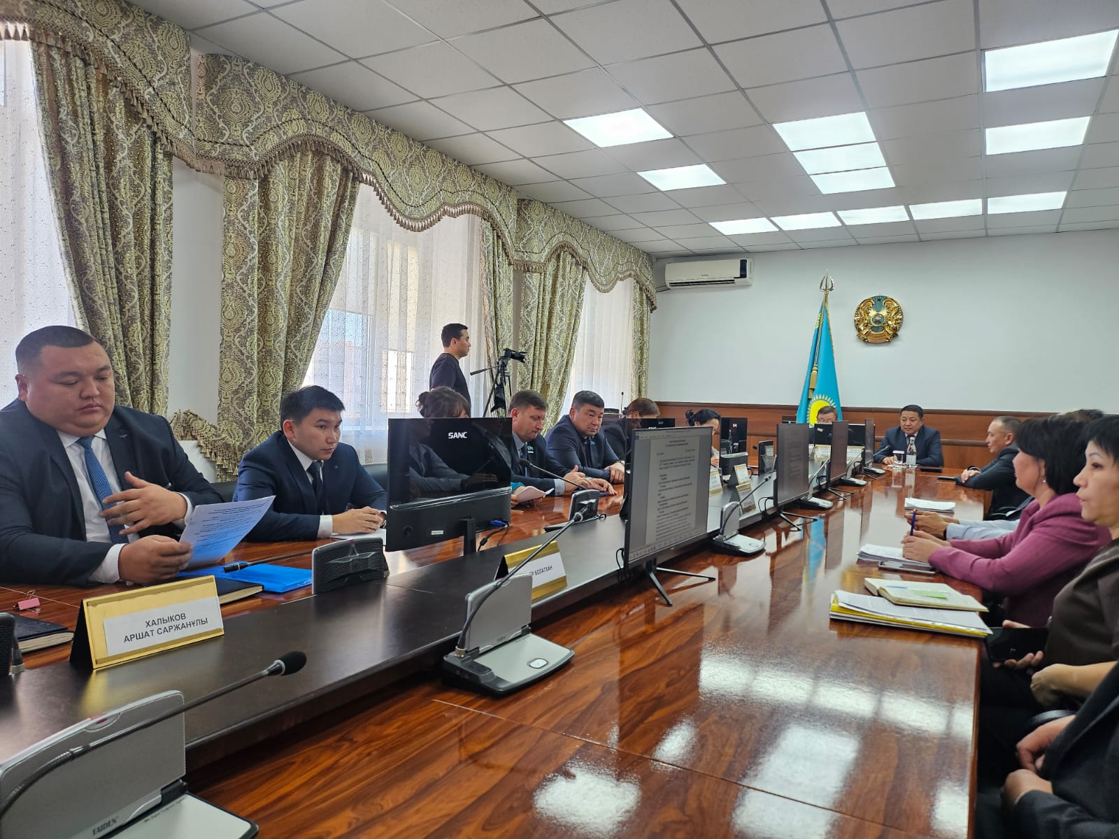 Сегодня, 24 октября 2025 года в 10.00 часов состоялась  ВНЕОЧЕРЕДНАЯ сессия Аксуского городского маслихата.