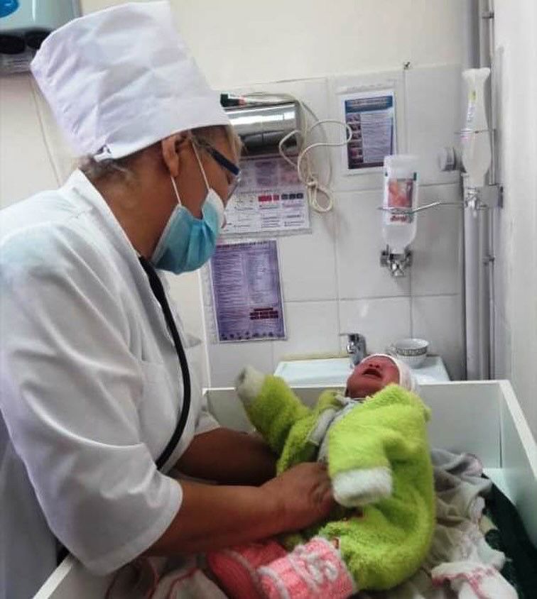 АИТВ-мен өмір сүретін әйел дені сау сәби дүниеге әкелді