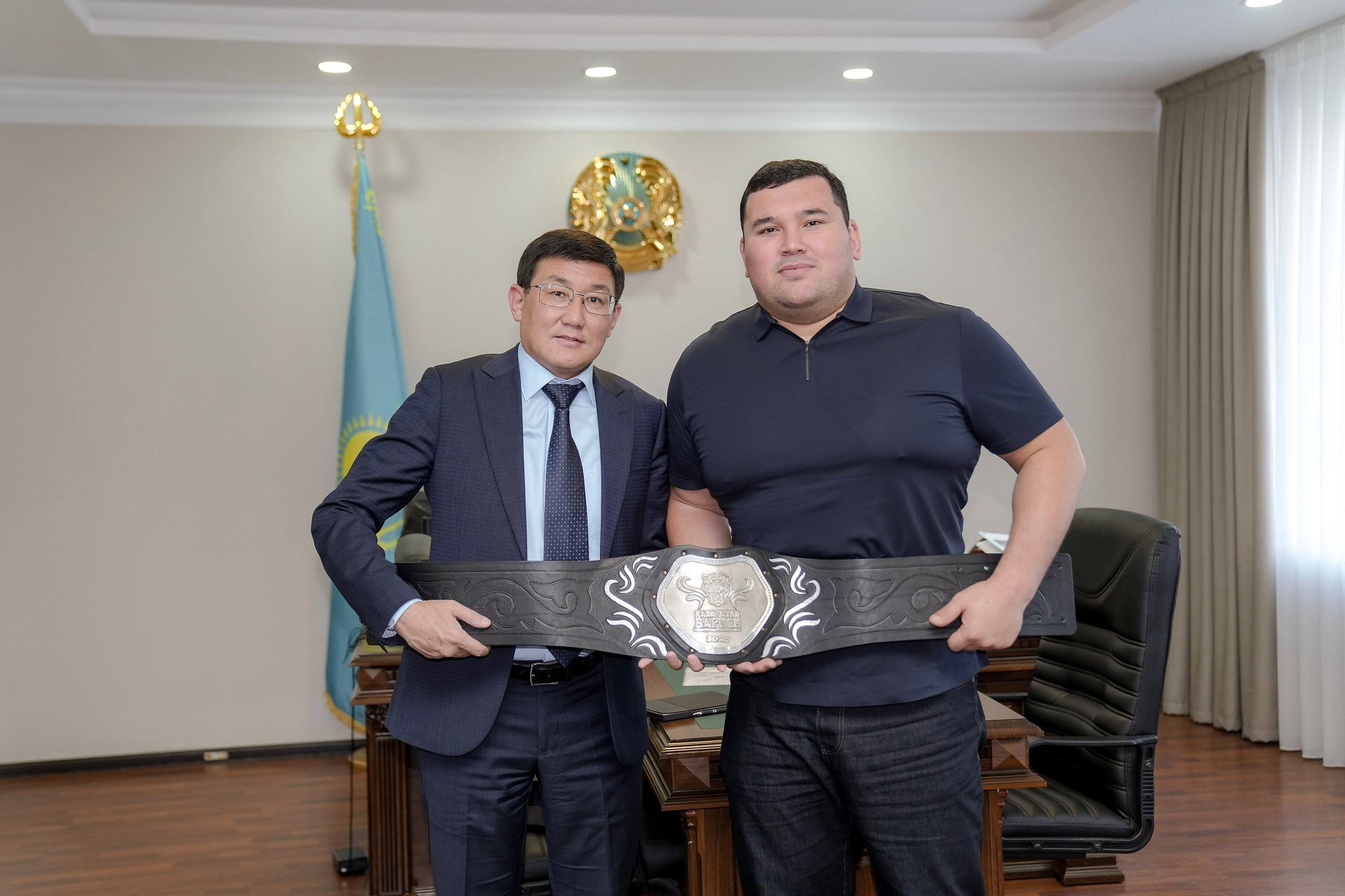 Глава города поздравил Ерасылa Кажыбаева