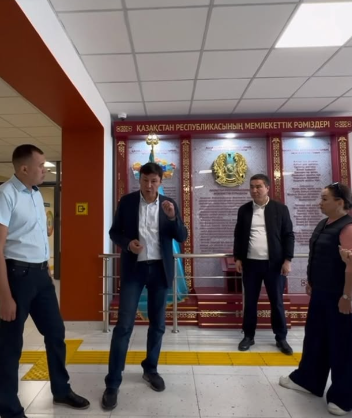 Руководитель управления образования Бауржан Ердембеков посетил школу №52 в поселке Водный