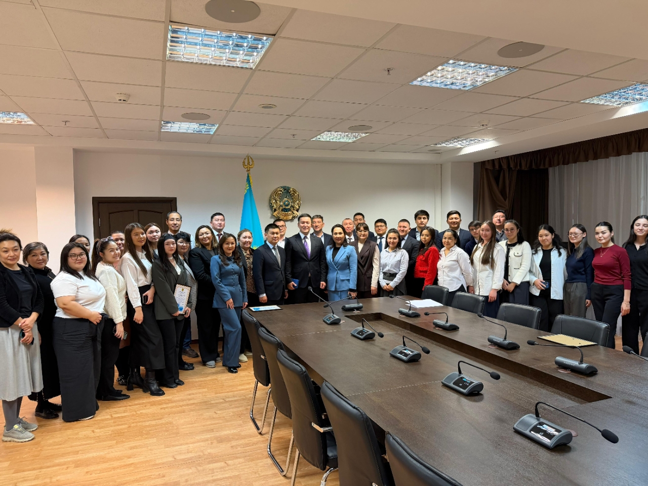 Председатель Комитета поздравил коллектив с Днём Республики