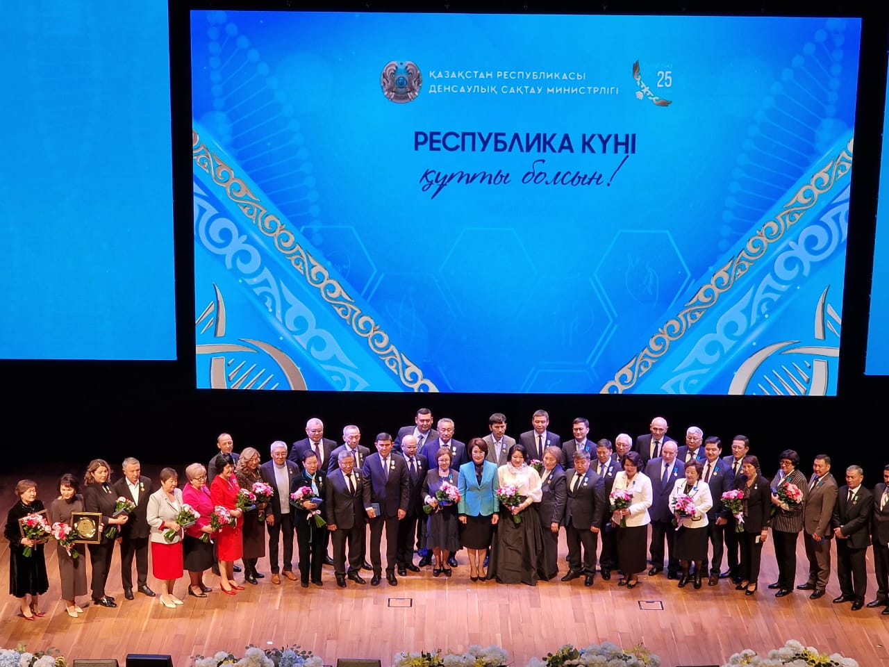 Санэпидқызметтің 180-нен астам қызметкері Республика күніне орай марапатталды