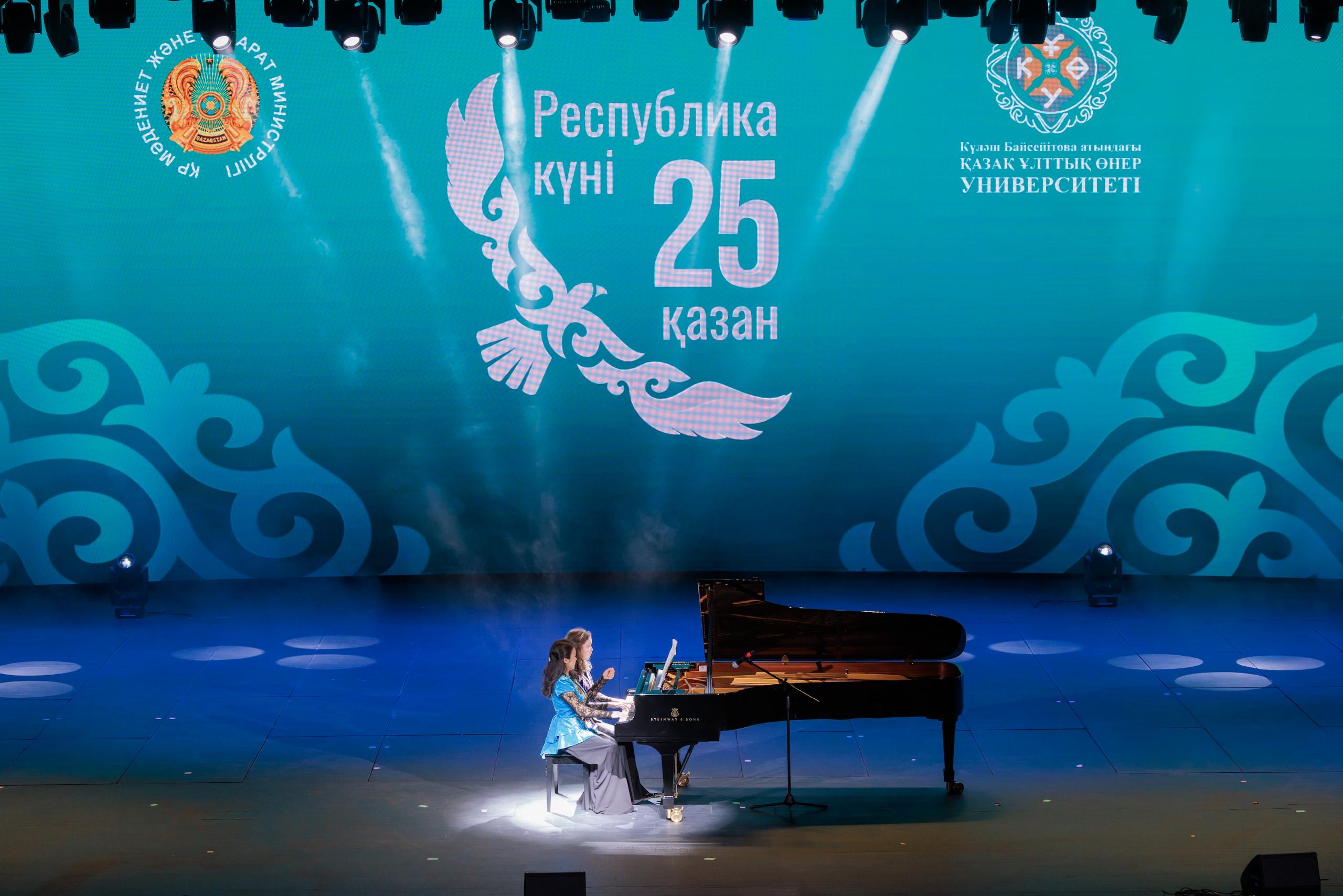 Аида Балаева вручила государственные награды деятелям культуры и медиасферы