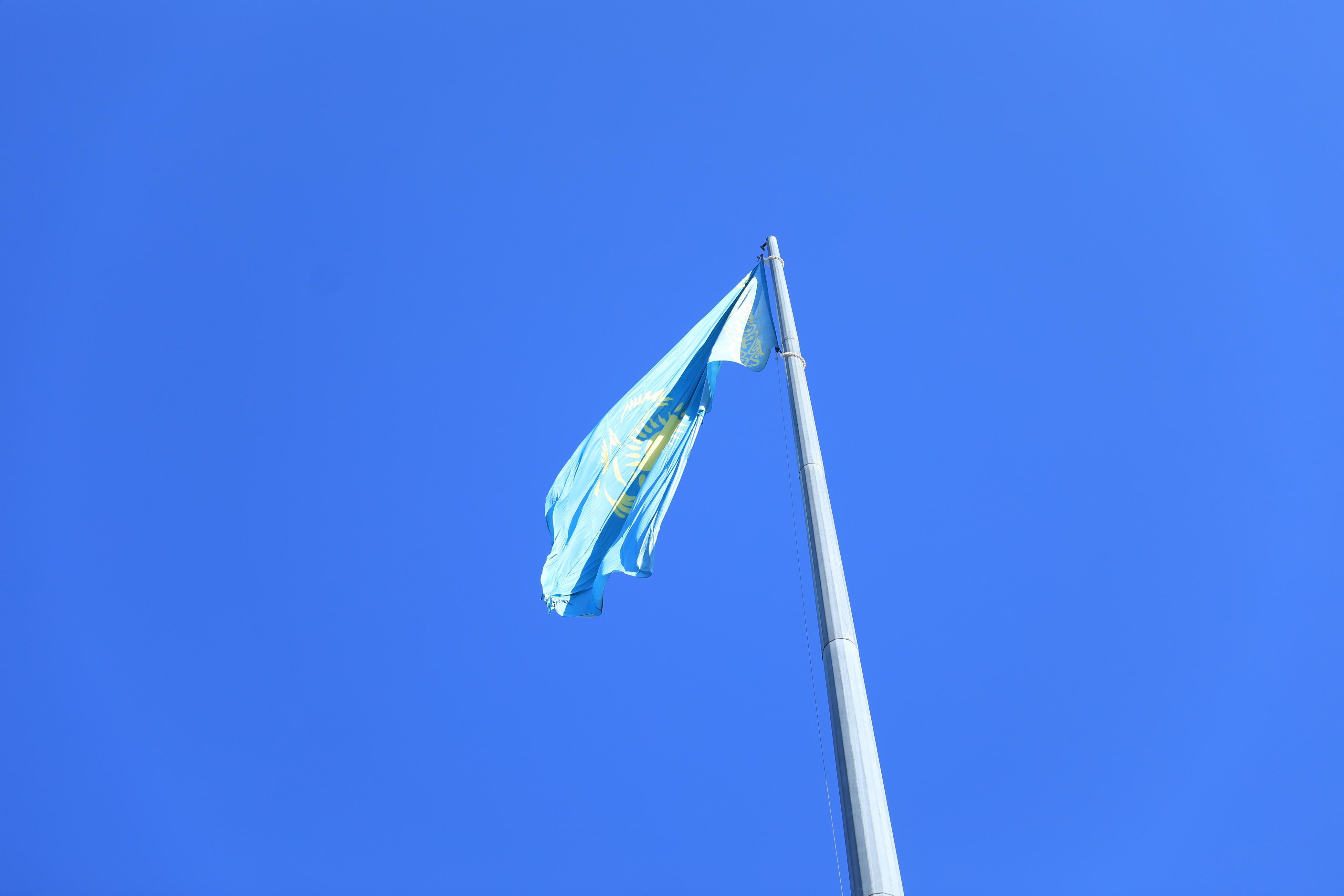 Республика күні Ақтөбеде Мемлекеттік Туды көтеру салтанаты өтті