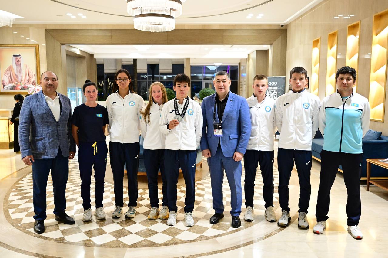 Поддержка будущих чемпионов: председатель Комитета Руслан Есеналин встретился со сборной Казахстана по триатлону