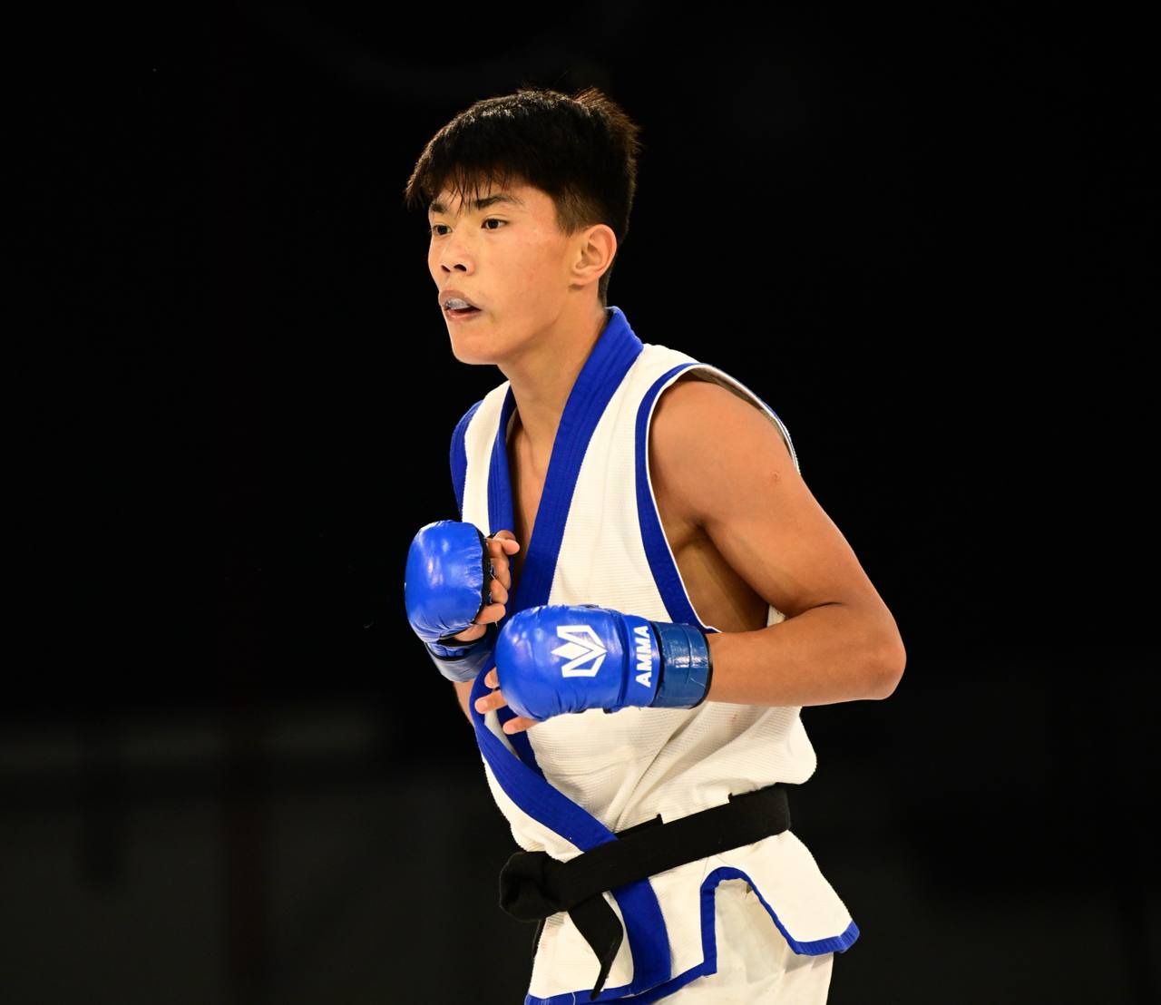 Санжар Картай завоевал золотую медаль в ММА