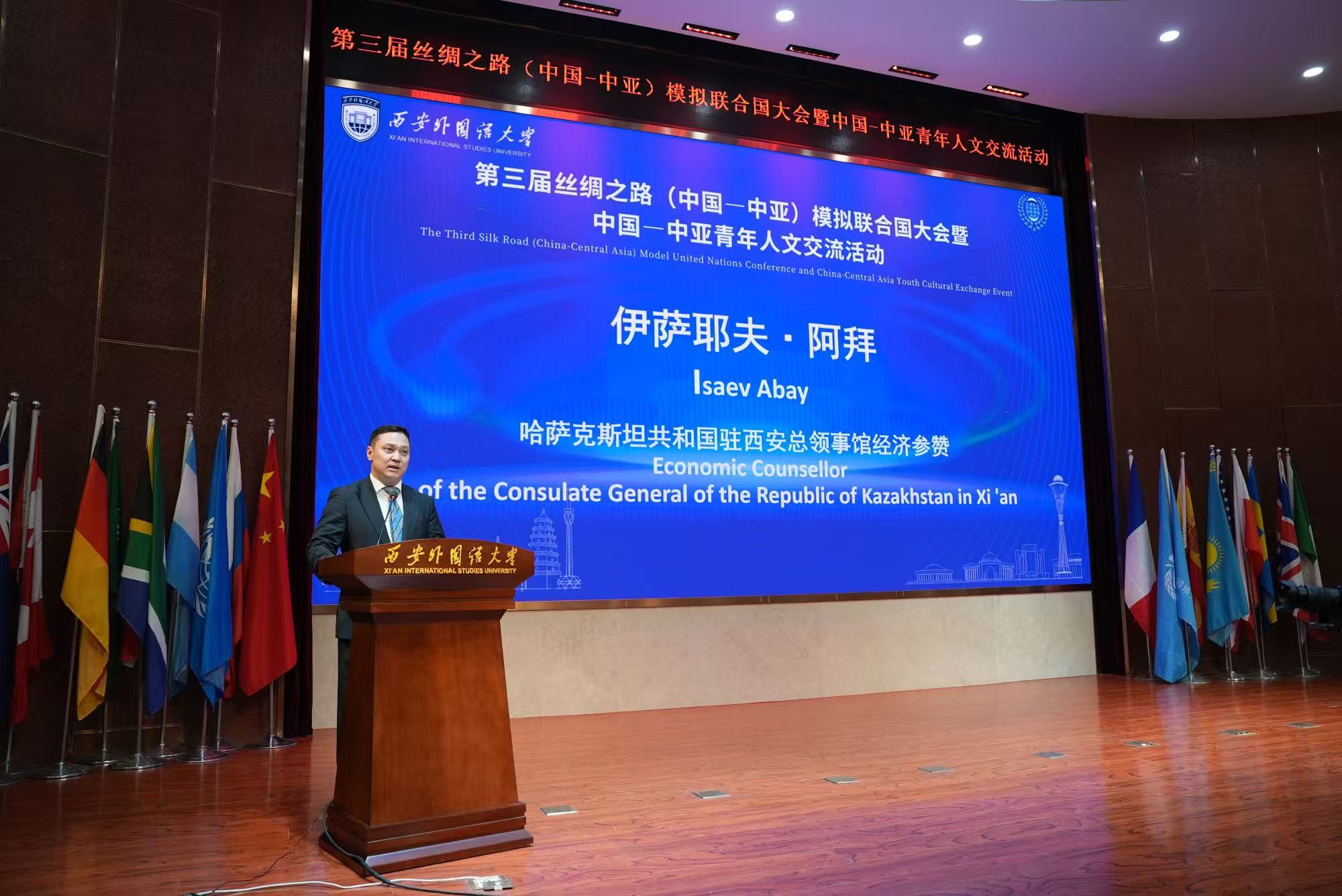 Казахстанцы пополнили библиотеку Сианьского университета