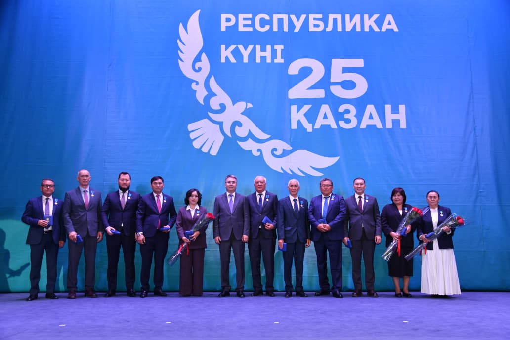 День Республики: В Атырау награждены люди чьи заслуги отмечены