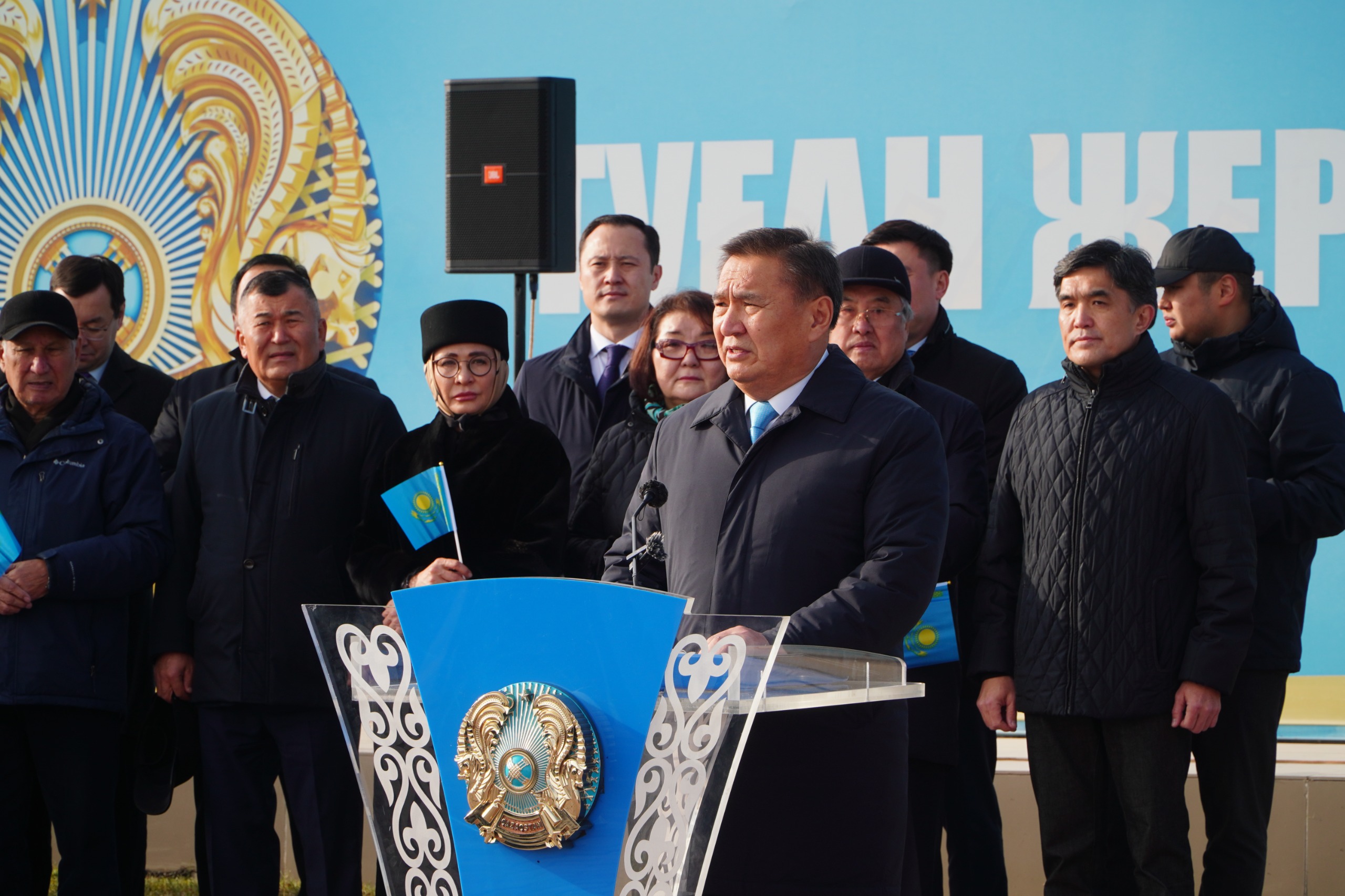 Көкшетауда Республика күніне орай Мемлекеттік Ту көтеру рәсімі өтті