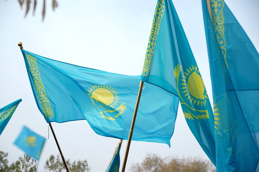 ТҮРКІСТАНДА РЕСПУБЛИКА КҮНІНЕ ОРАЙ МЕМЛЕКЕТТІК ТУДЫ КӨТЕРУ РӘСІМІ ӨТТІ