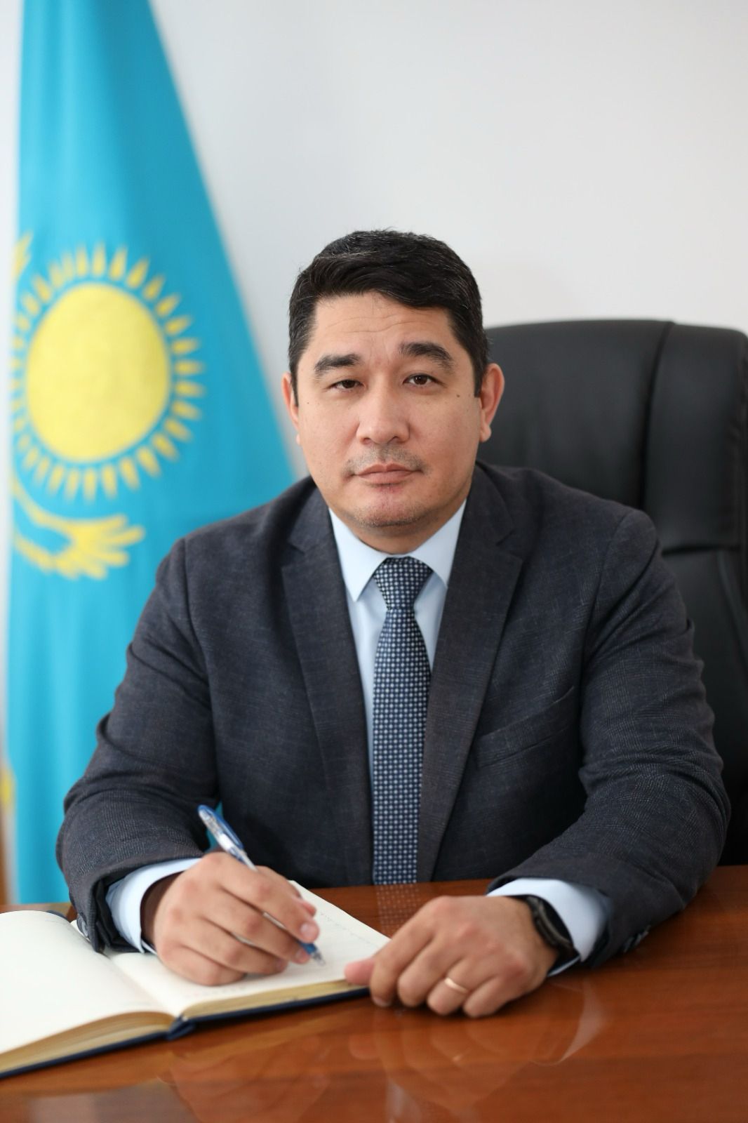 Уважаемые коллеги, ветераны отрасли и представители благородной медицинской профессии!